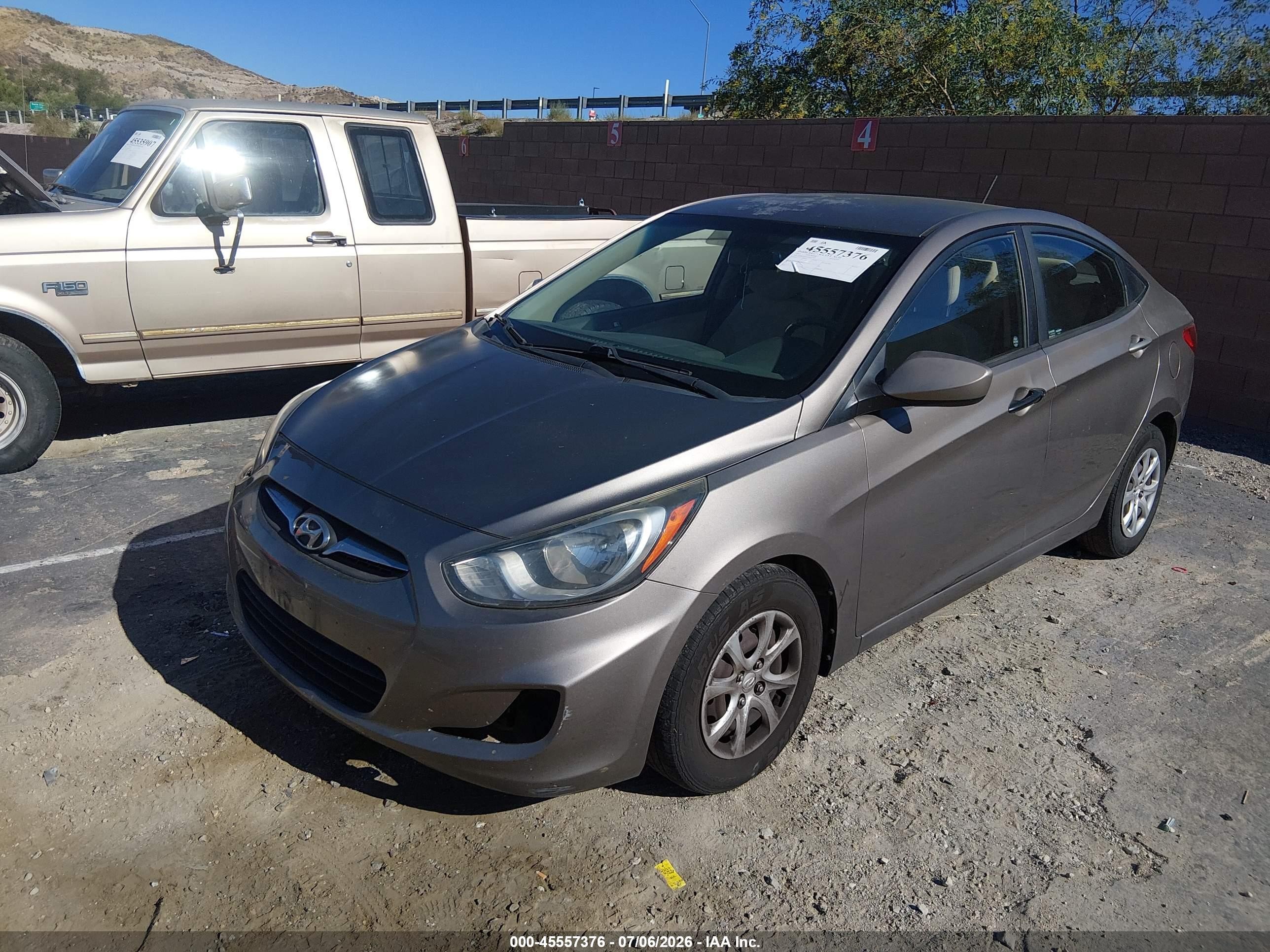 2013 Hyundai Accent Gls Beige vin: KMHCT4AE7DU521068