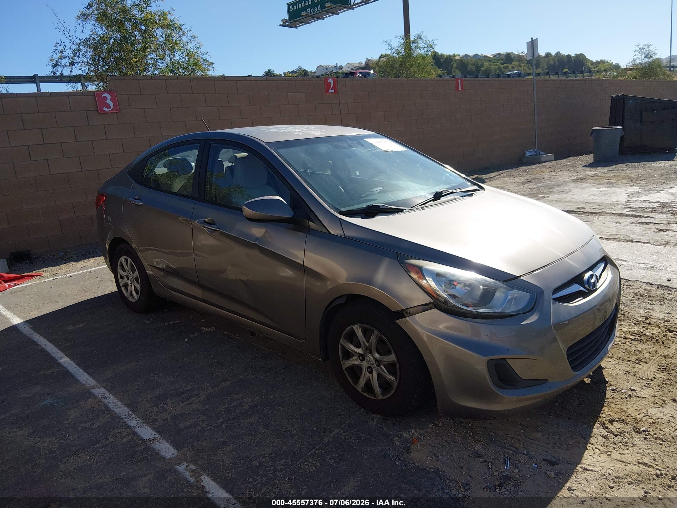 2013 Hyundai Accent Gls Бежевый vin: KMHCT4AE7DU521068