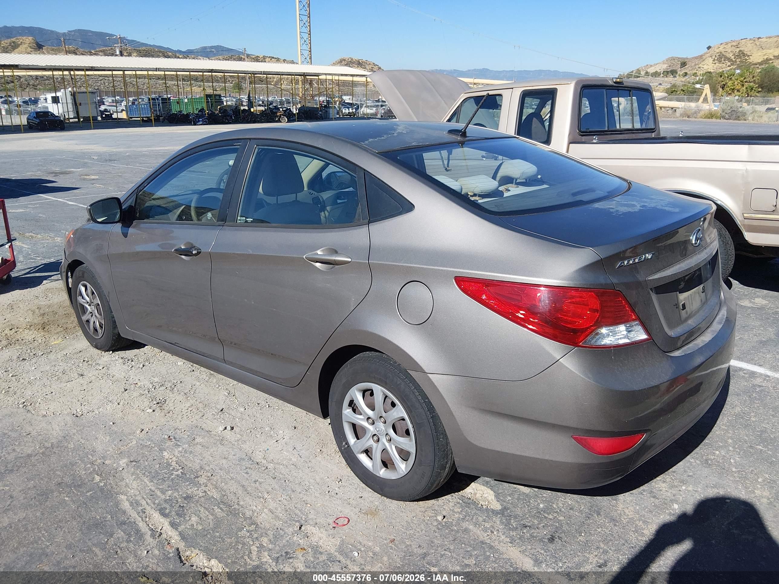 2013 Hyundai Accent Gls Beige vin: KMHCT4AE7DU521068