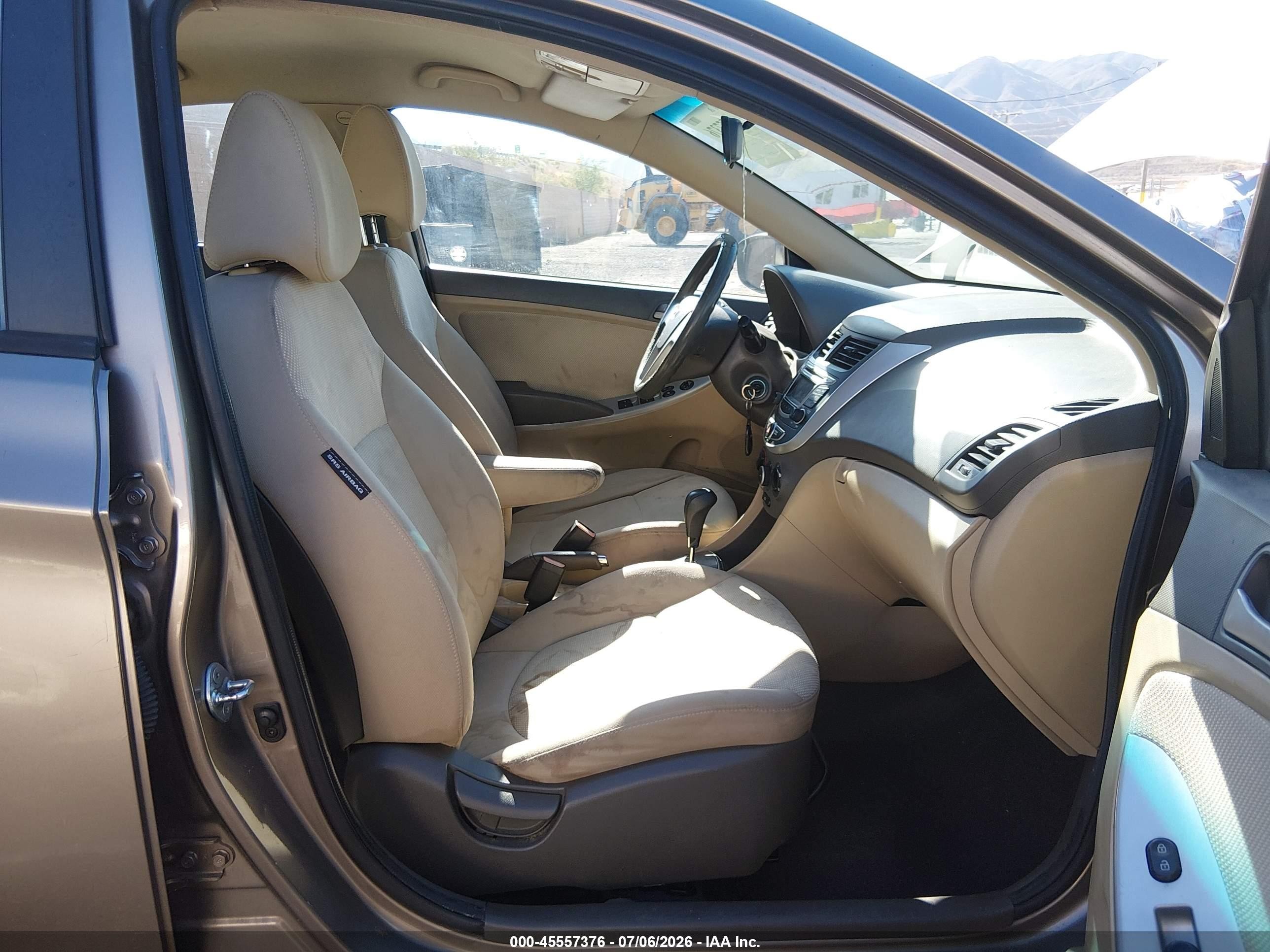 2013 Hyundai Accent Gls Beige vin: KMHCT4AE7DU521068