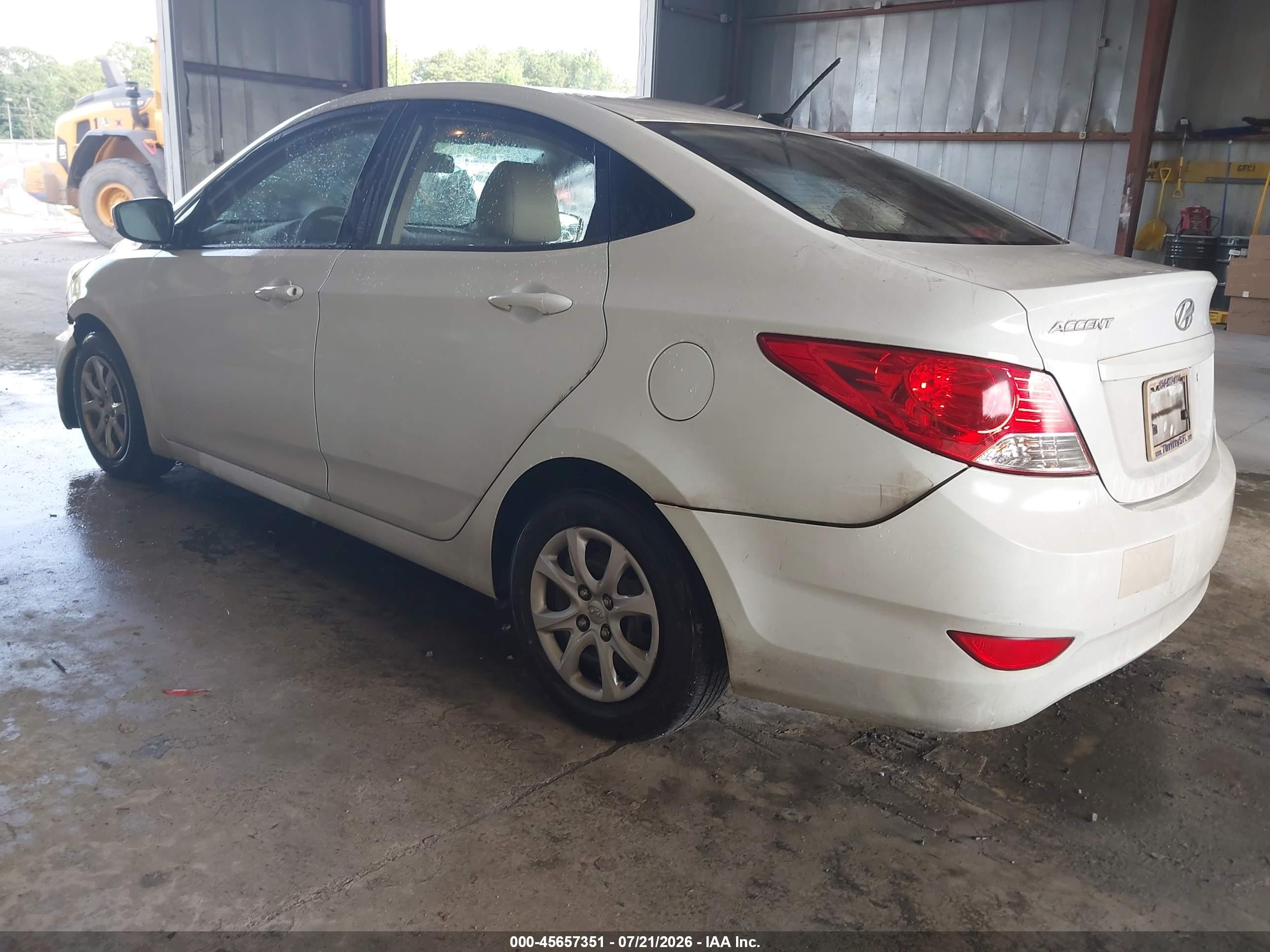 2013 Hyundai Accent Gls White vin: KMHCT4AE7DU523094