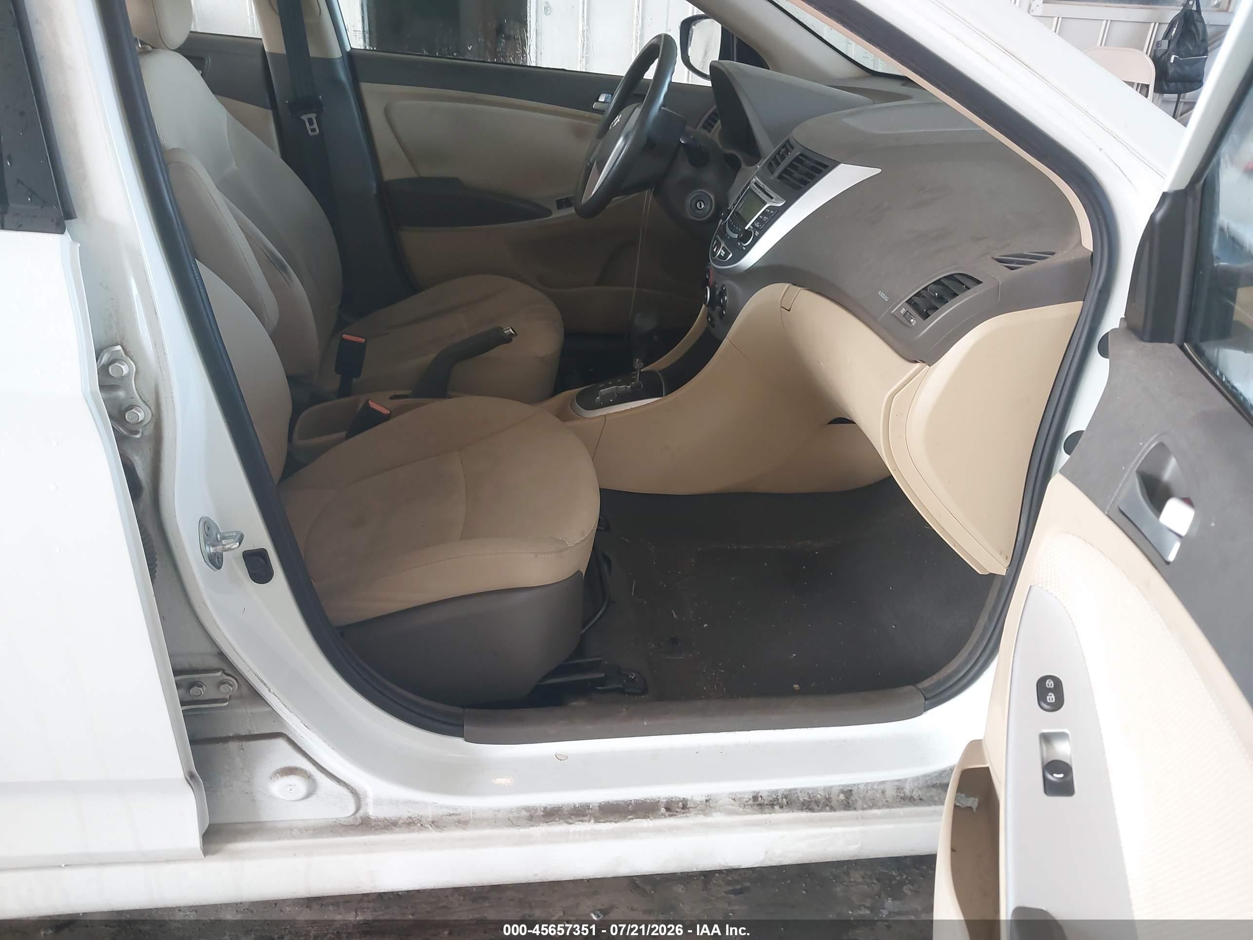 2013 Hyundai Accent Gls White vin: KMHCT4AE7DU523094