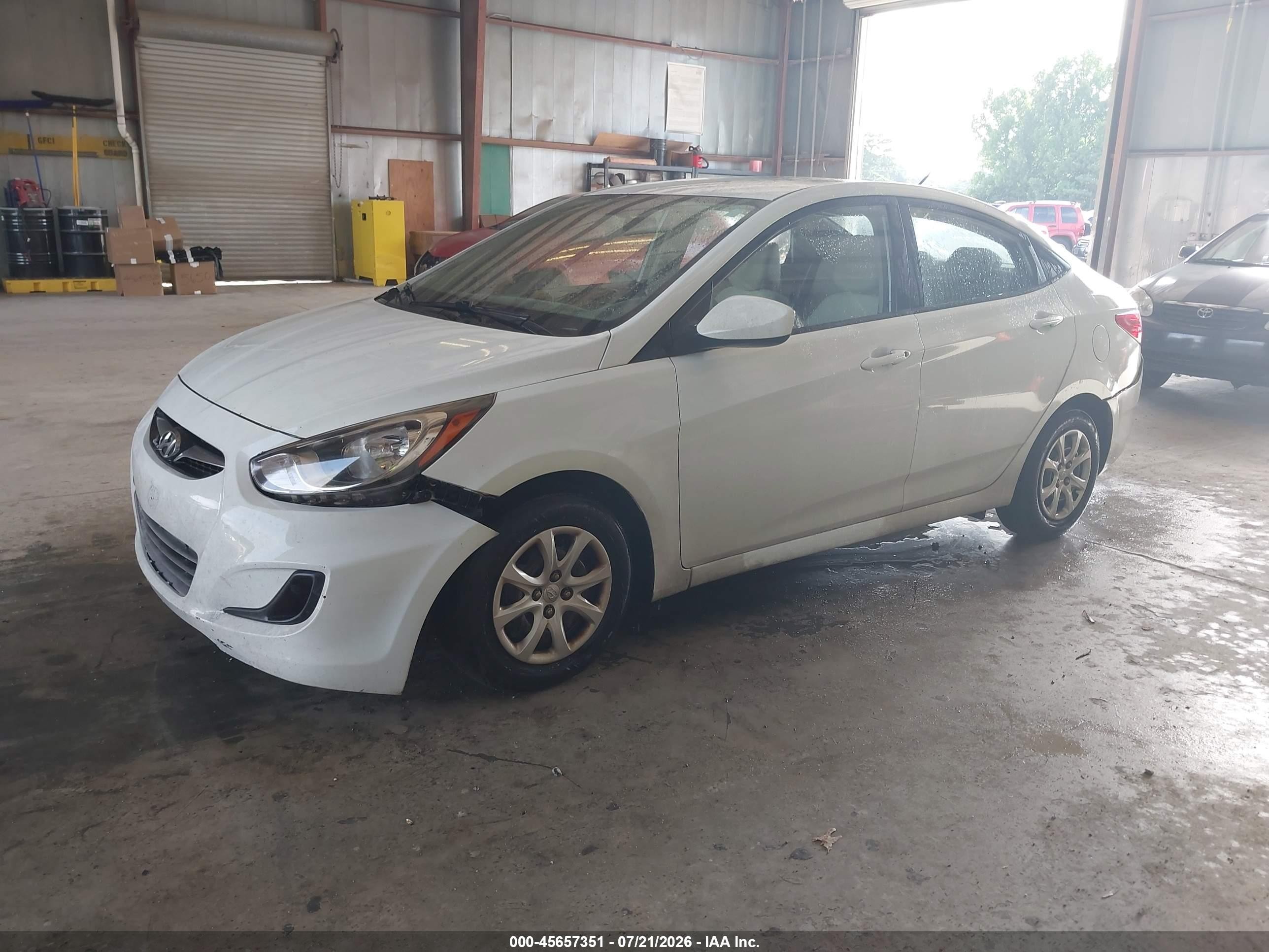 2013 Hyundai Accent Gls White vin: KMHCT4AE7DU523094