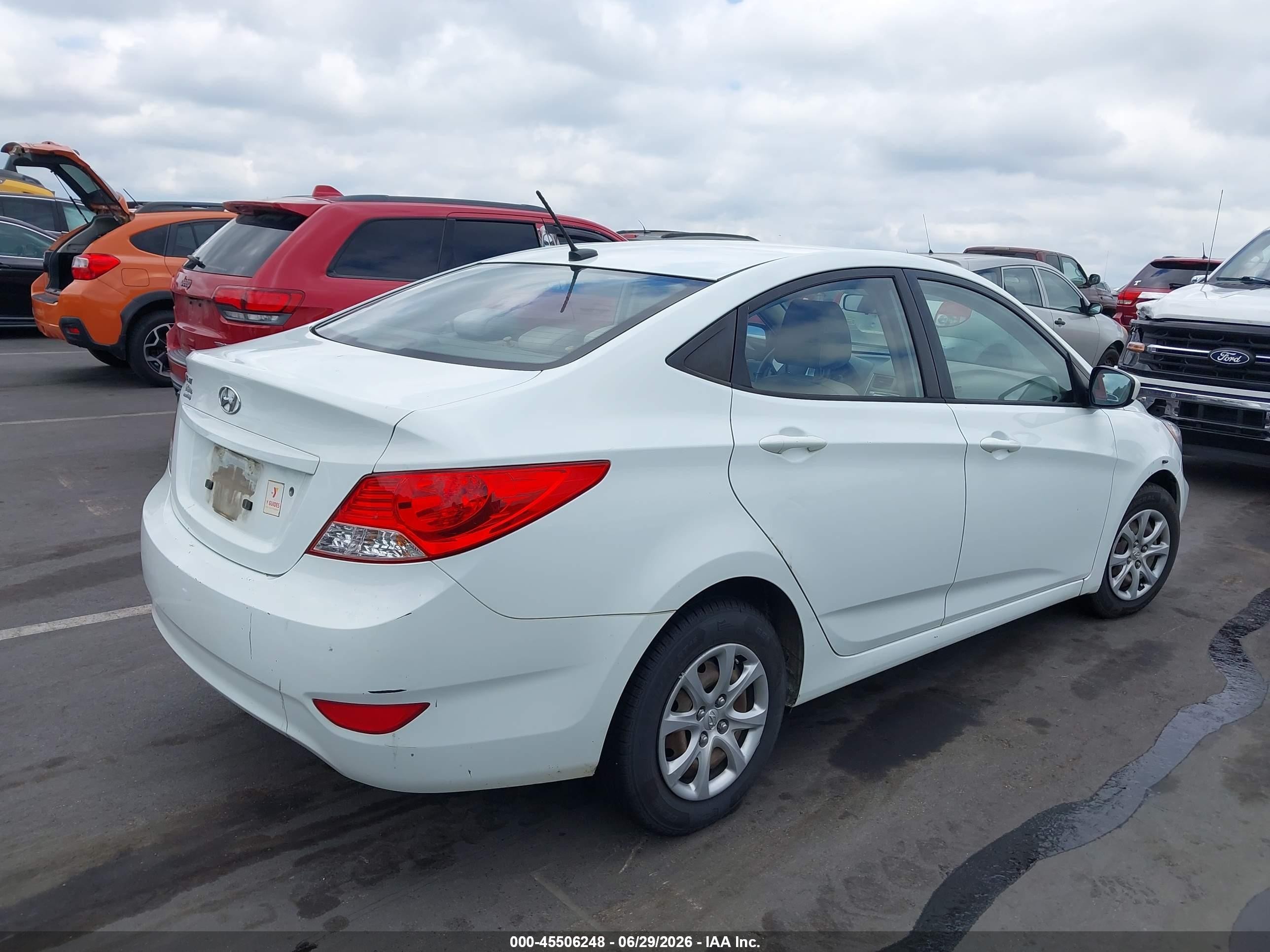 2013 Hyundai Accent Gls White vin: KMHCT4AE7DU564342