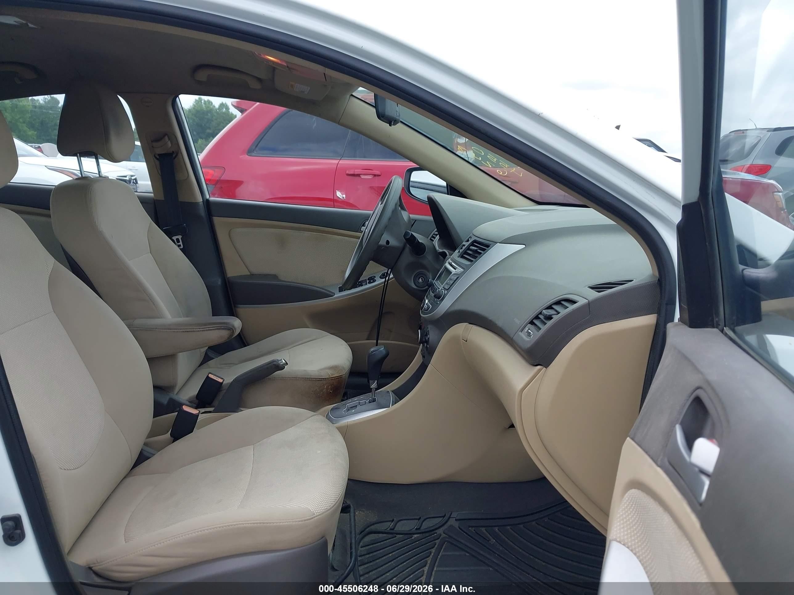 2013 Hyundai Accent Gls White vin: KMHCT4AE7DU564342