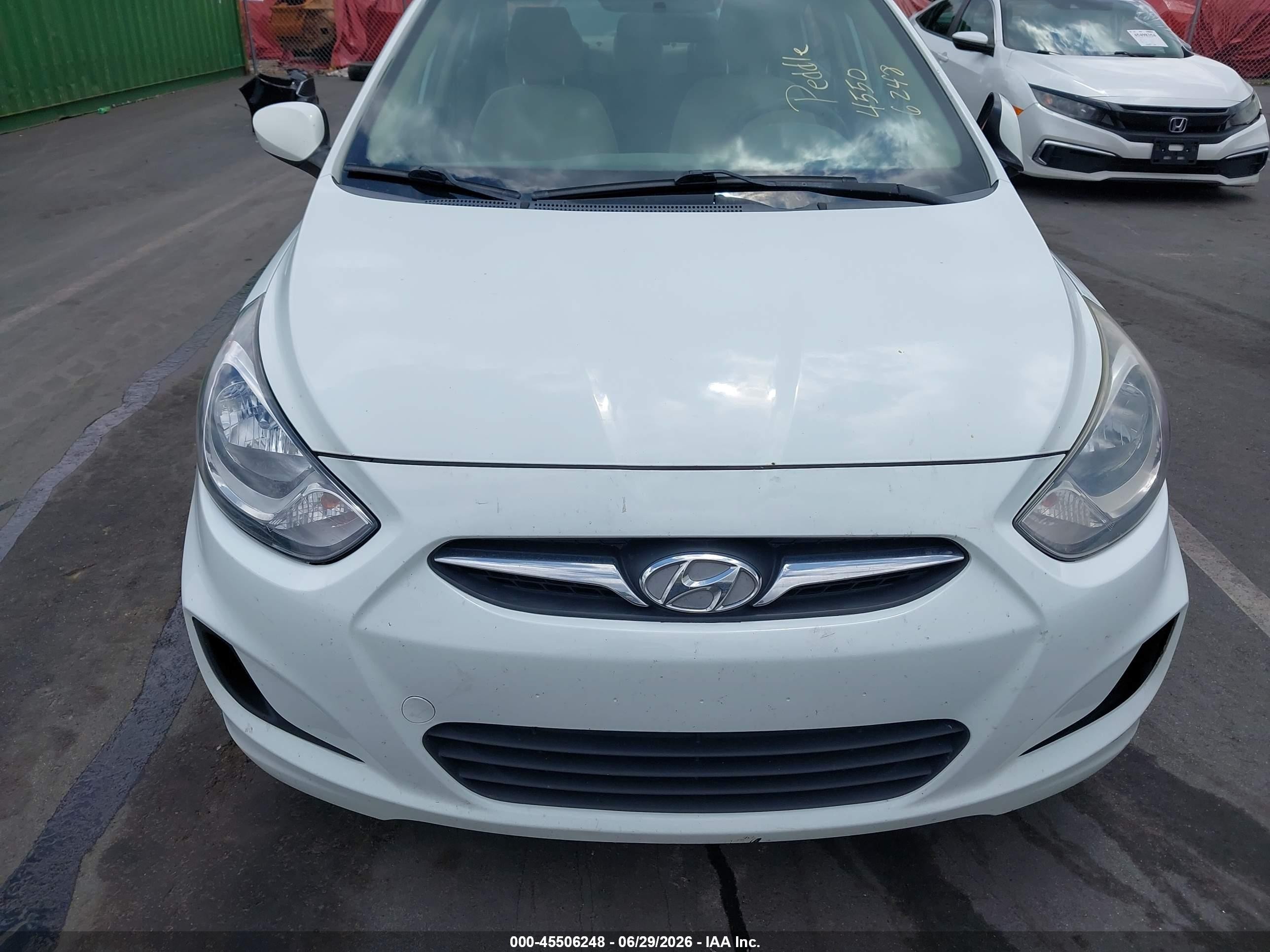 2013 Hyundai Accent Gls White vin: KMHCT4AE7DU564342