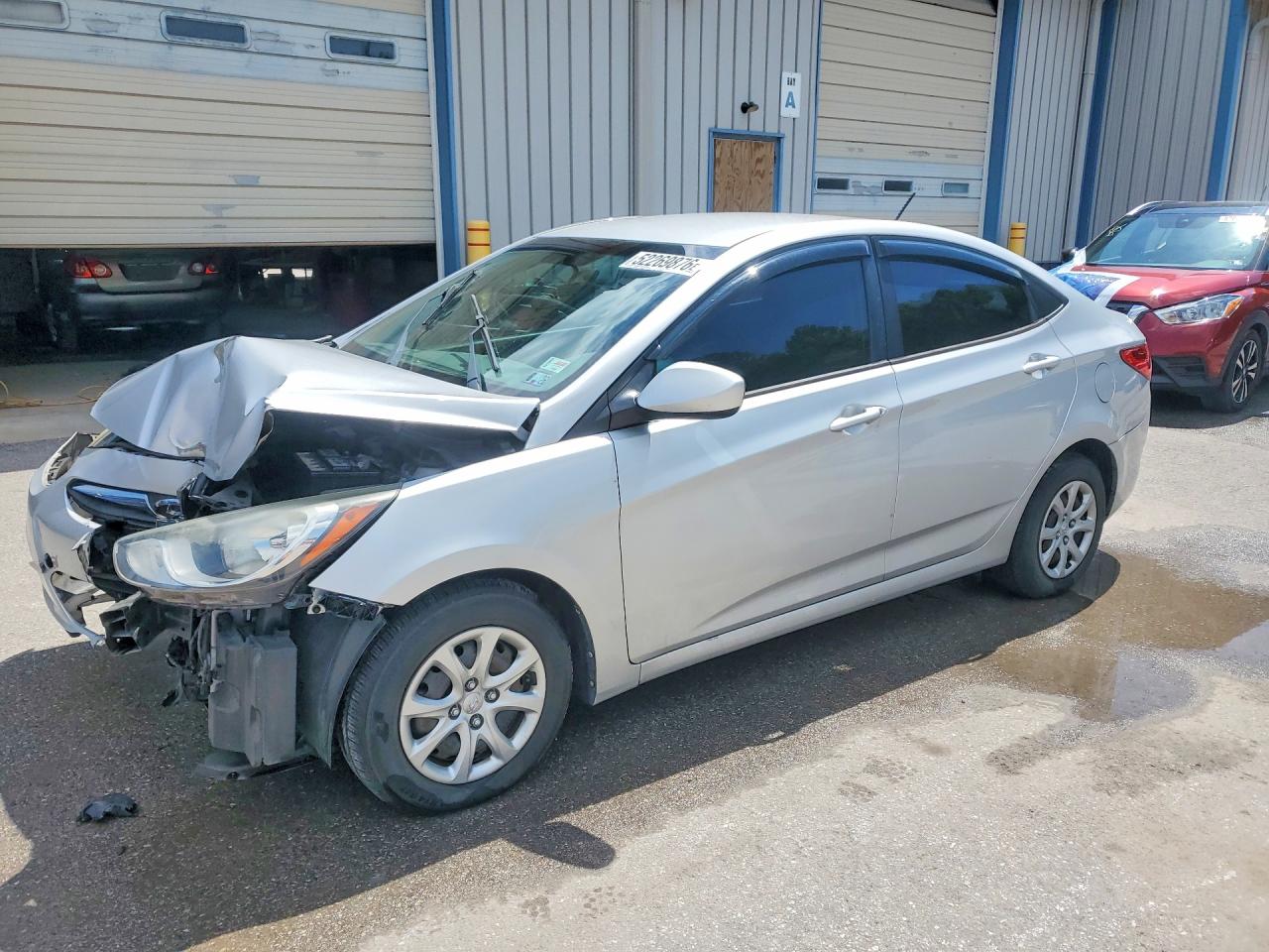 2013 Hyundai Accent Gls Silver vin: KMHCT4AE7DU584672