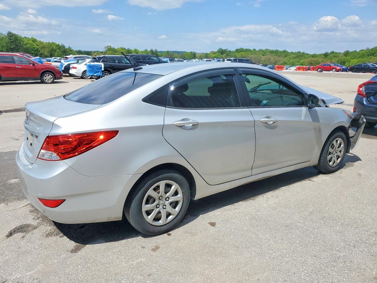 2013 Hyundai Accent Gls Silver vin: KMHCT4AE7DU584672