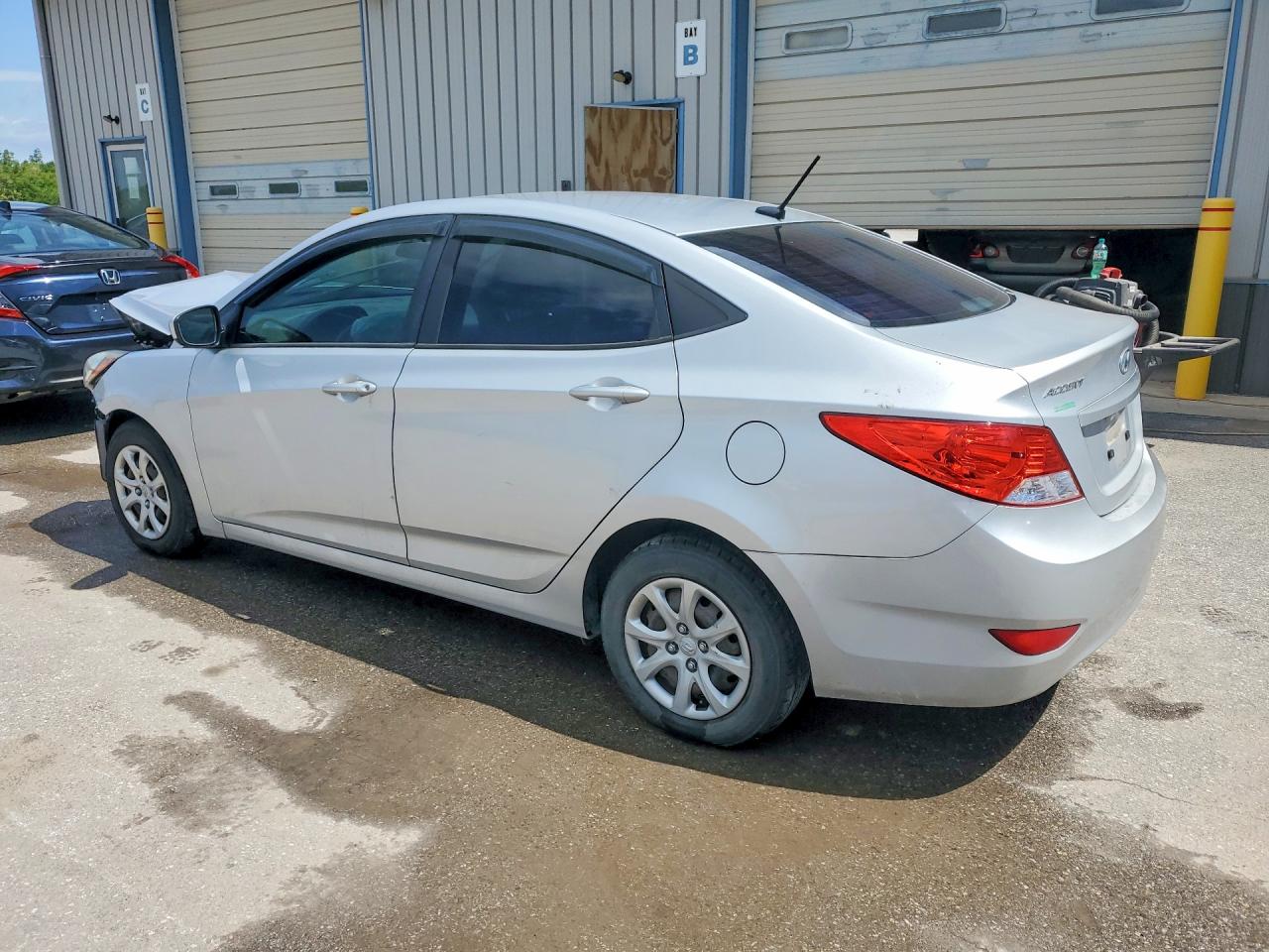 2013 Hyundai Accent Gls Silver vin: KMHCT4AE7DU584672