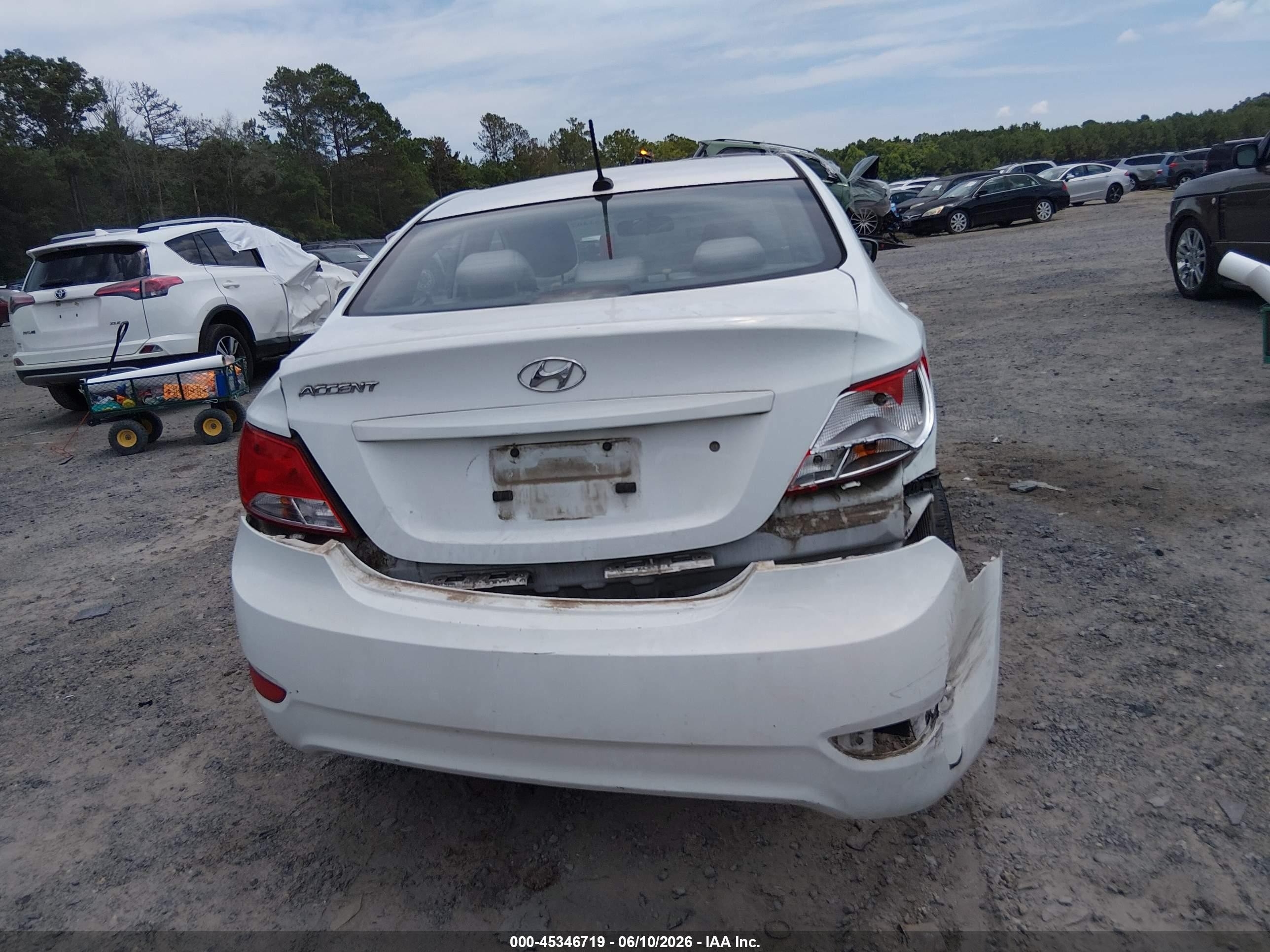 2015 Hyundai Accent Gls White vin: KMHCT4AE7FU800393