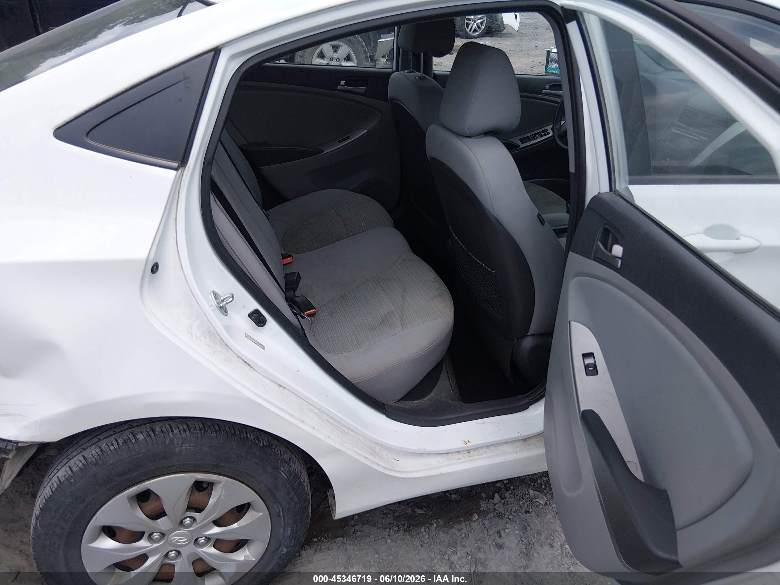 2015 Hyundai Accent Gls White vin: KMHCT4AE7FU800393