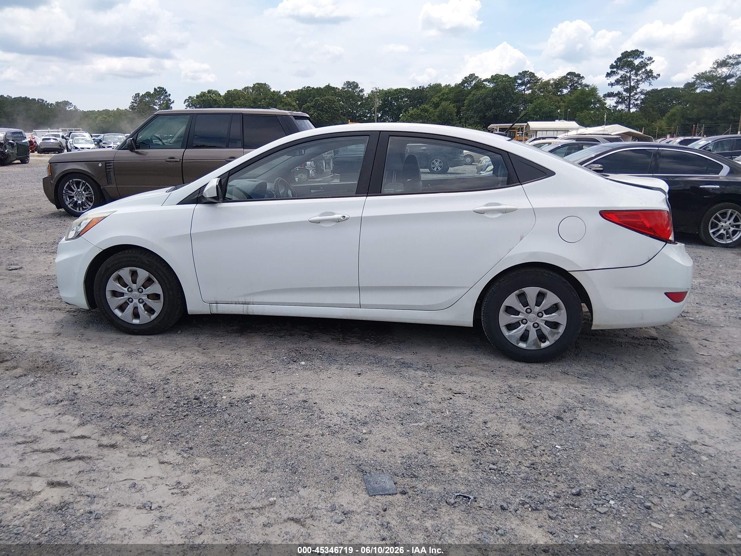2015 Hyundai Accent Gls White vin: KMHCT4AE7FU800393