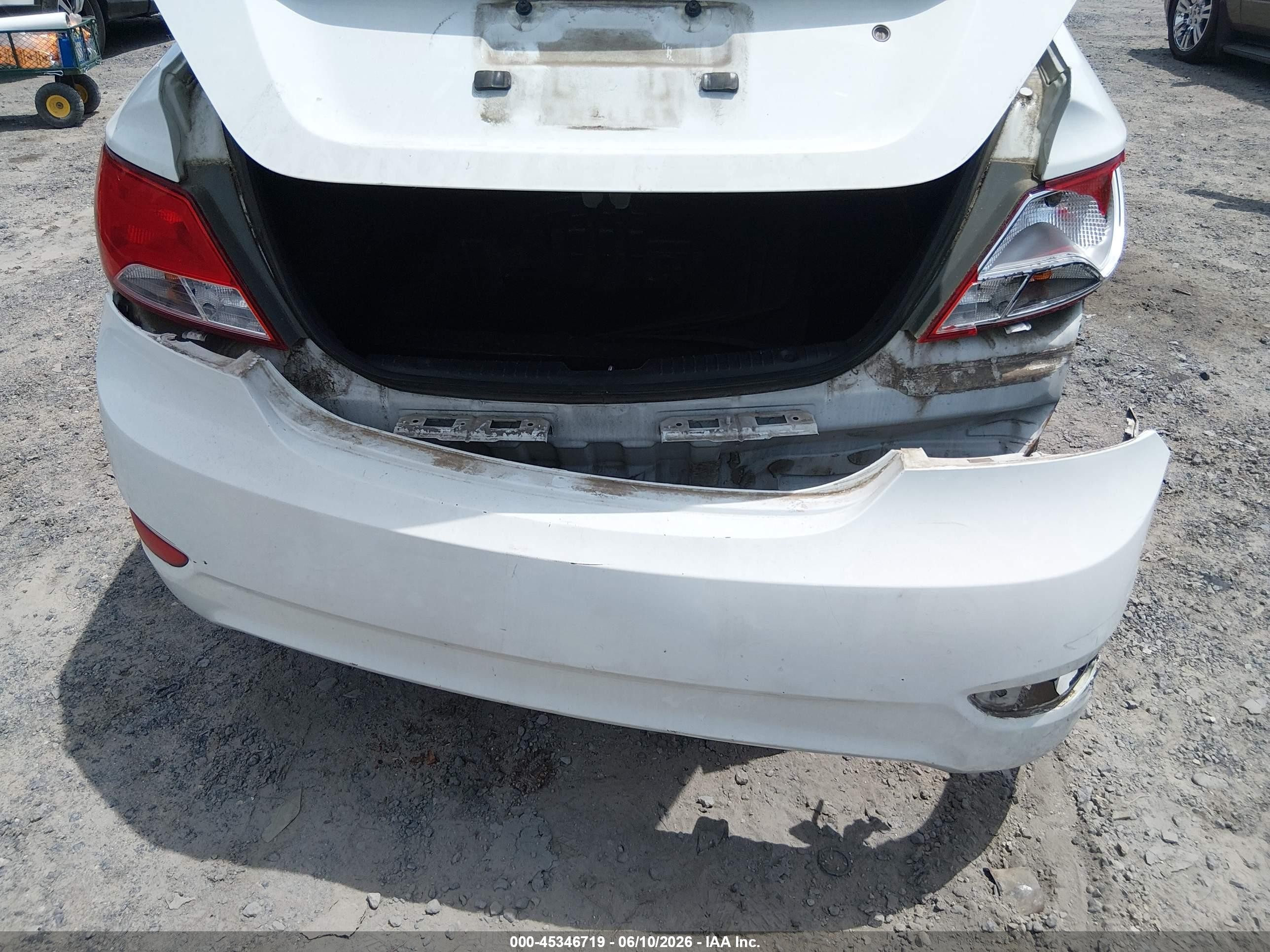 2015 Hyundai Accent Gls White vin: KMHCT4AE7FU800393