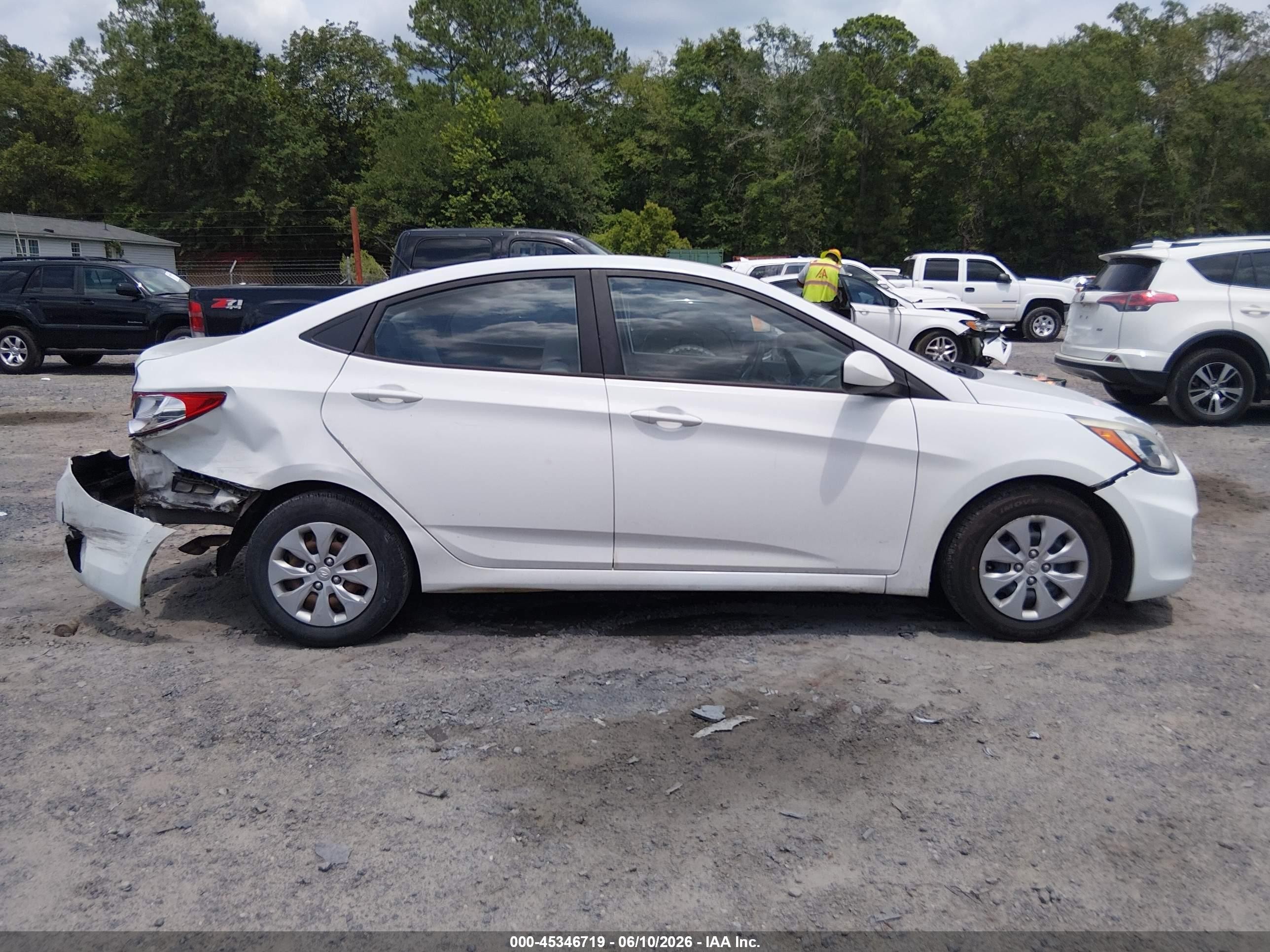 2015 Hyundai Accent Gls White vin: KMHCT4AE7FU800393