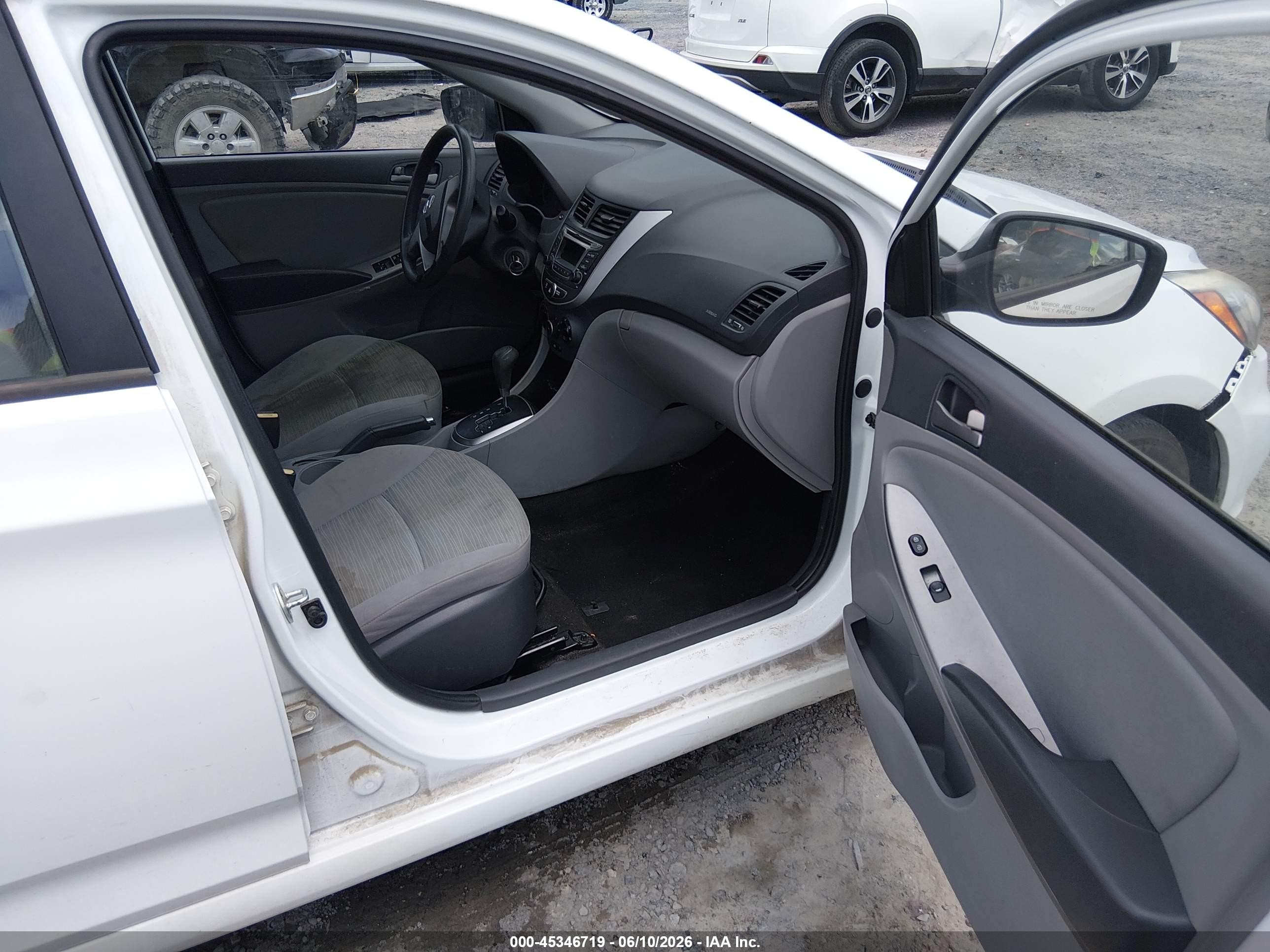 2015 Hyundai Accent Gls White vin: KMHCT4AE7FU800393