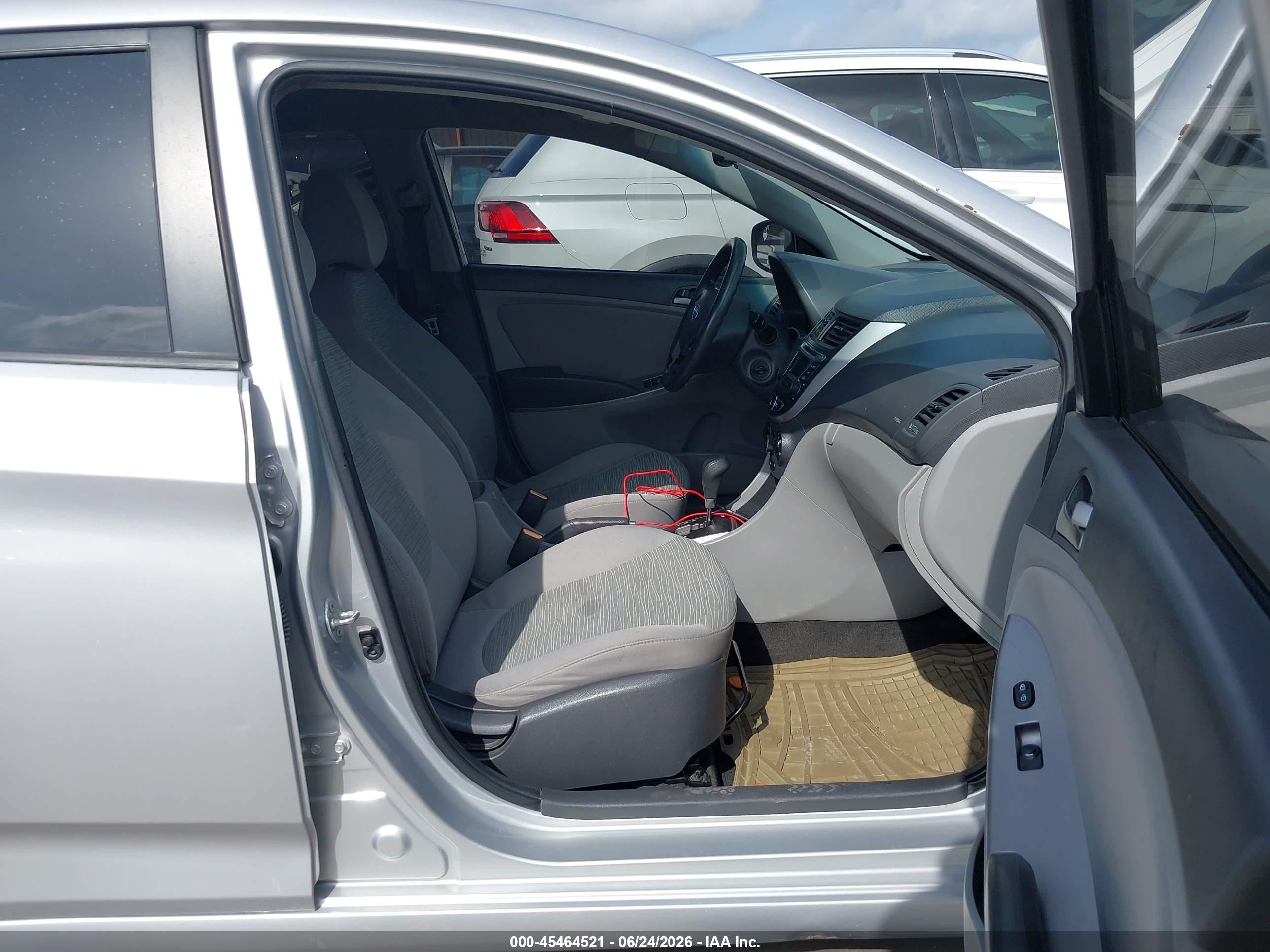 2015 Hyundai Accent Gls Silver vin: KMHCT4AE7FU806386