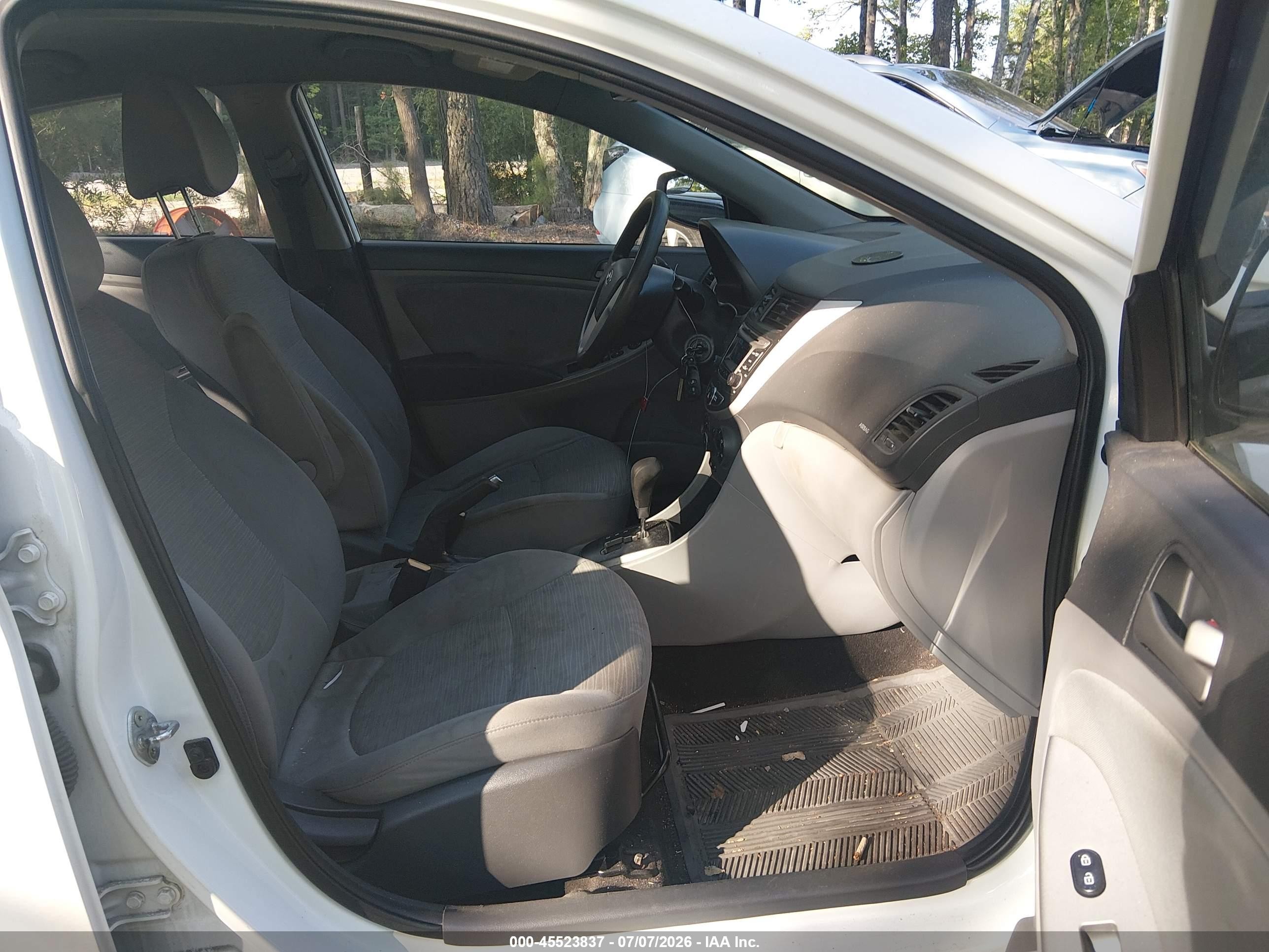 2015 Hyundai Accent Gls White vin: KMHCT4AE7FU857189