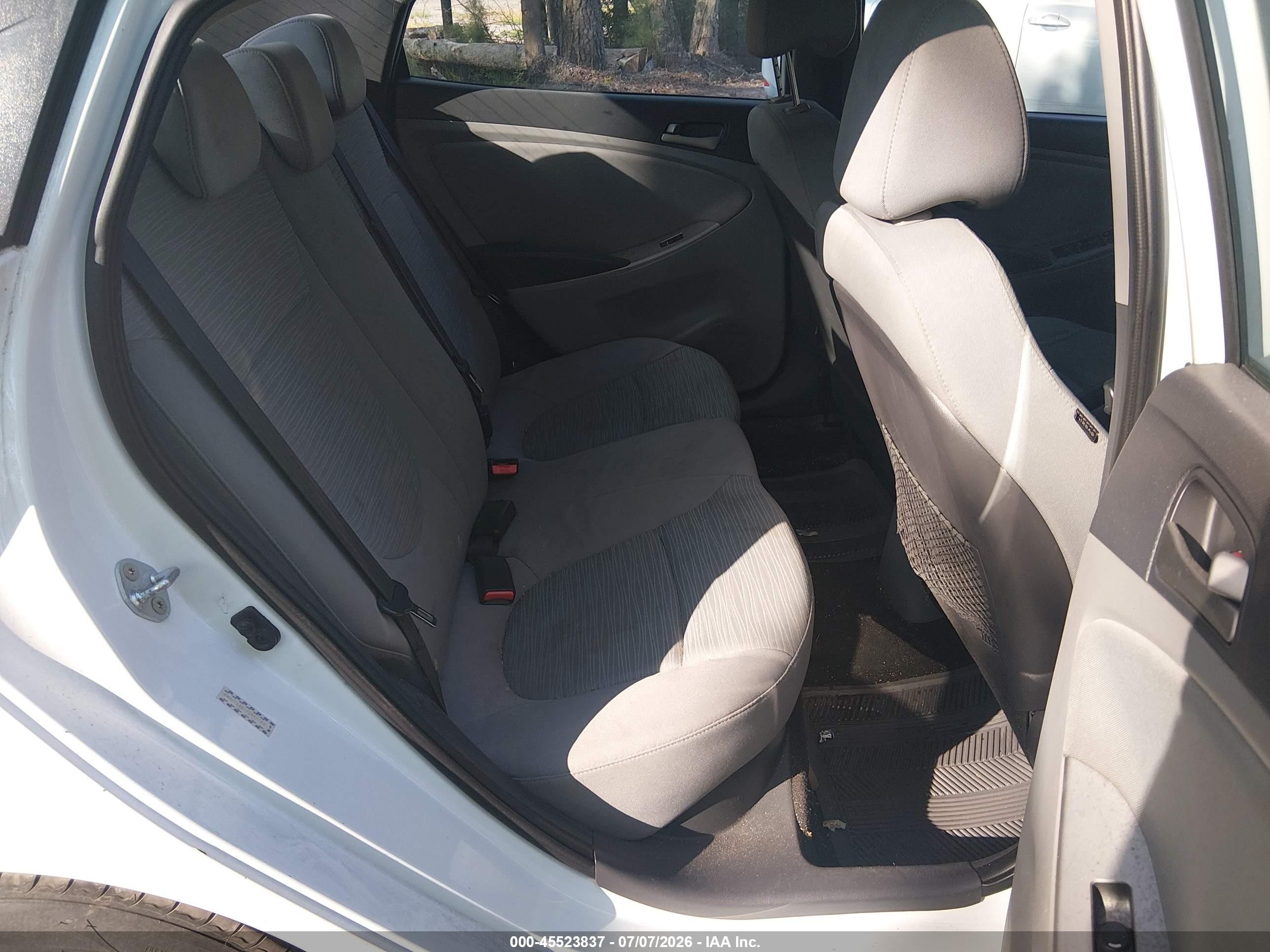2015 Hyundai Accent Gls White vin: KMHCT4AE7FU857189