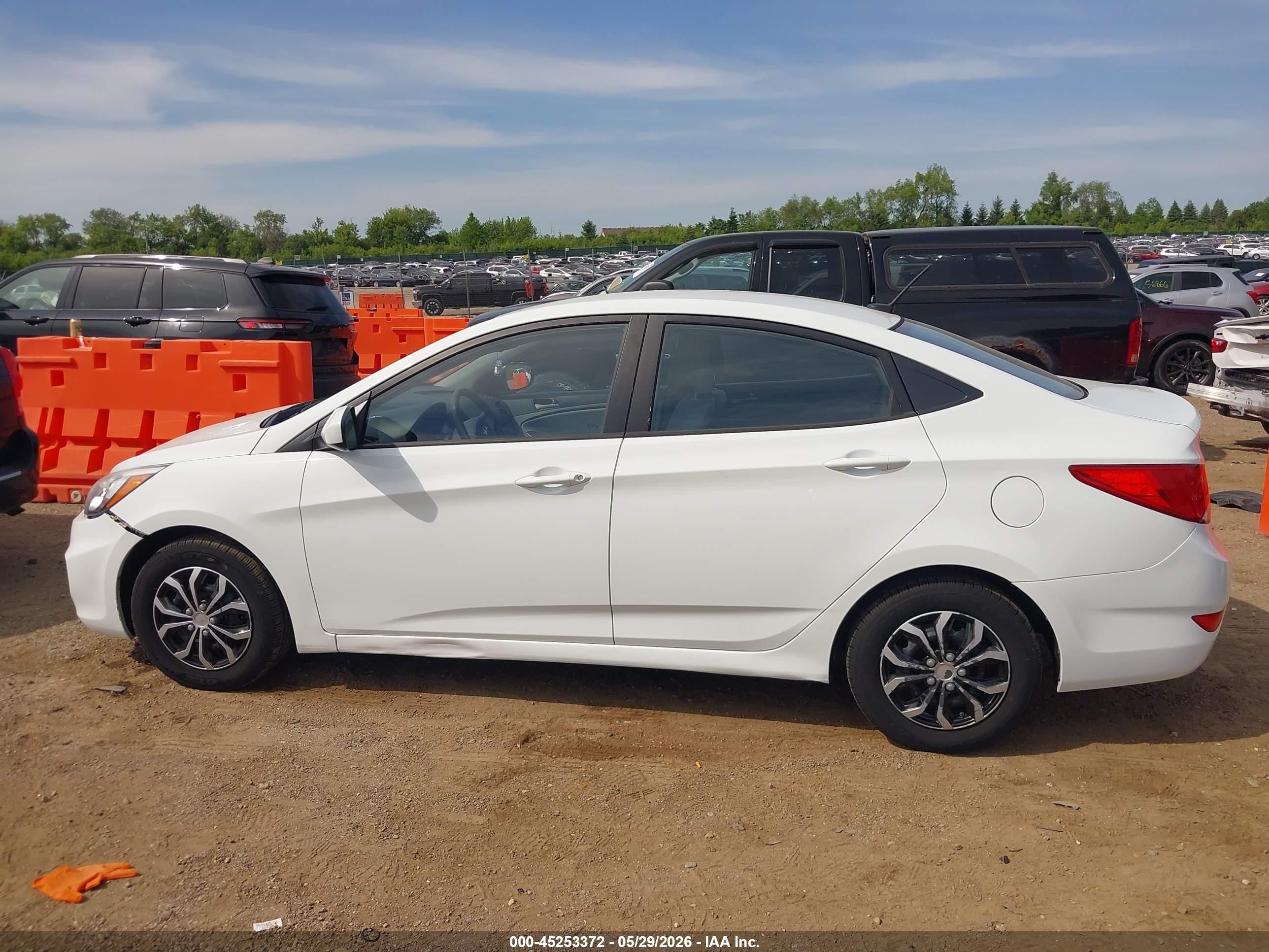 2015 Hyundai Accent Gls White vin: KMHCT4AE7FU876759