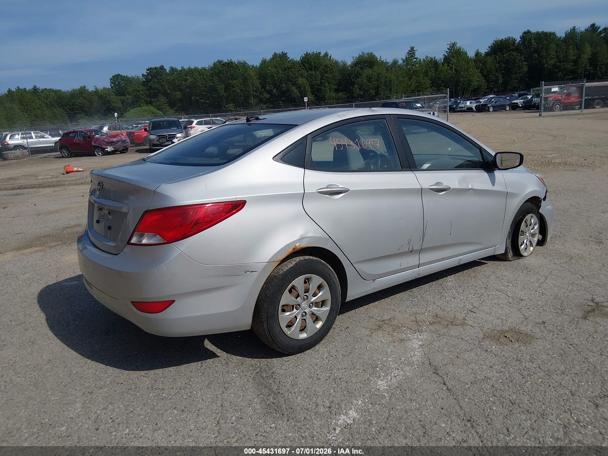 2015 Hyundai Accent Gls Silver vin: KMHCT4AE7FU908223