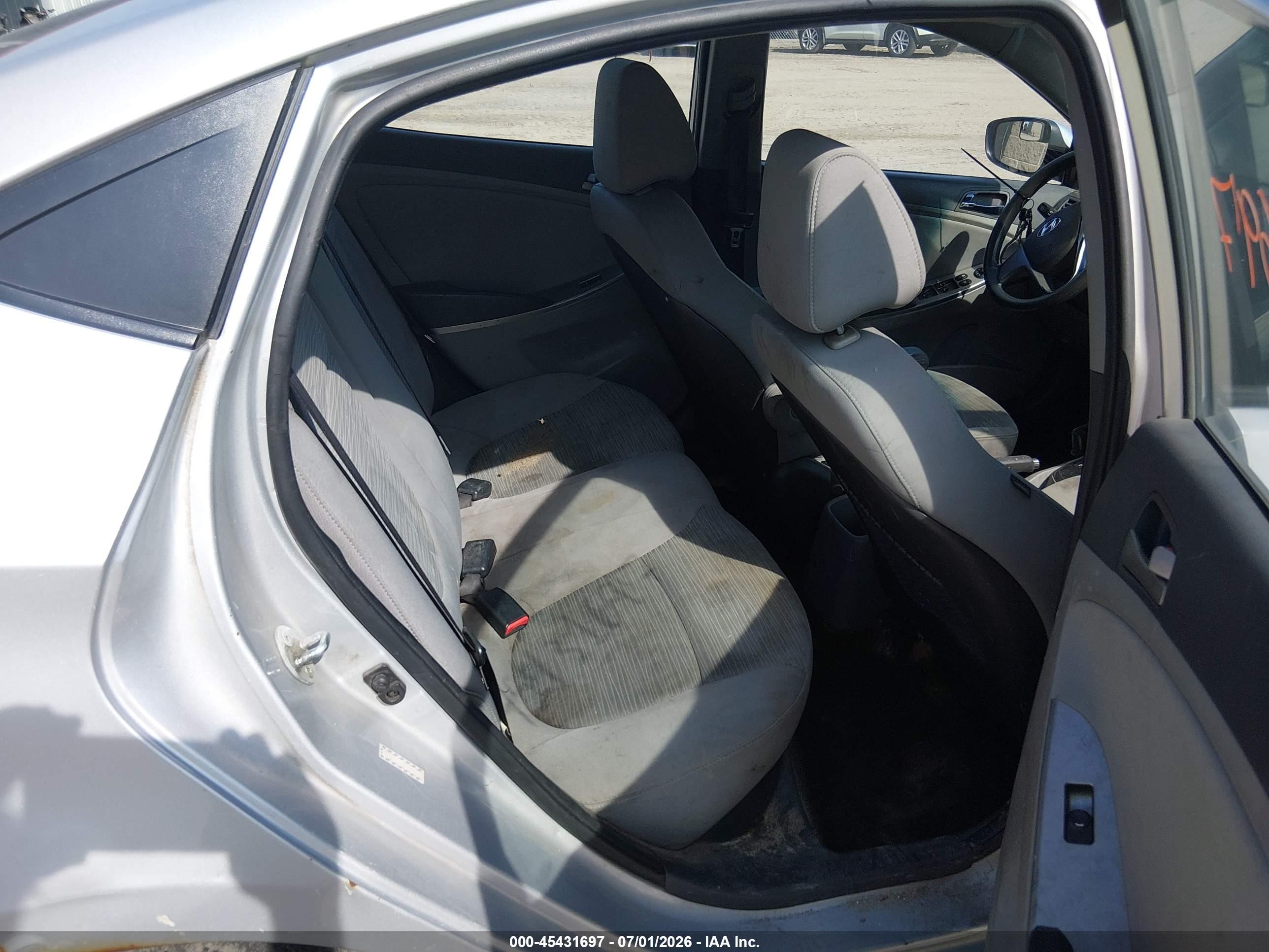 2015 Hyundai Accent Gls Silver vin: KMHCT4AE7FU908223