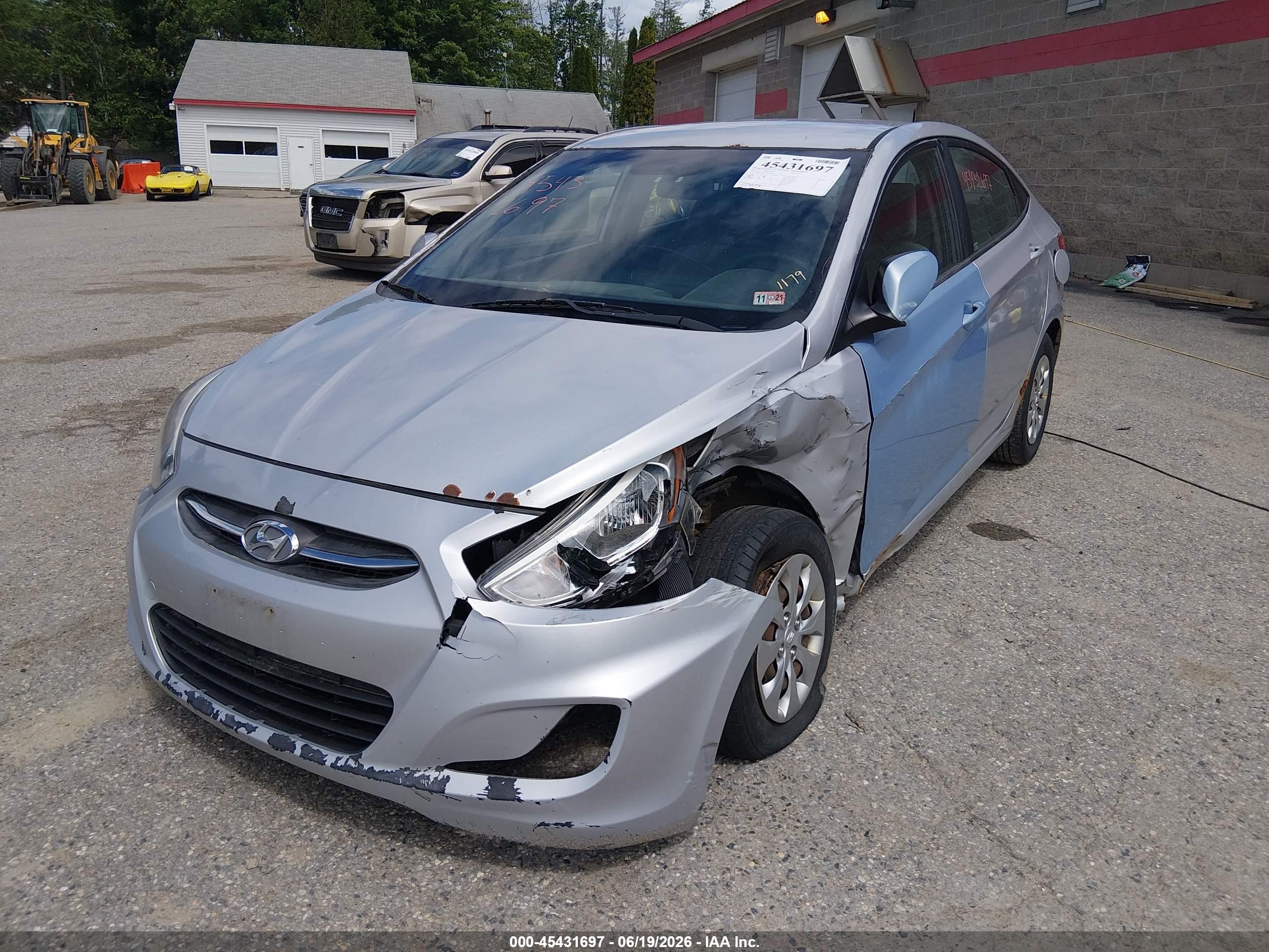 2015 Hyundai Accent Gls Silver vin: KMHCT4AE7FU908223