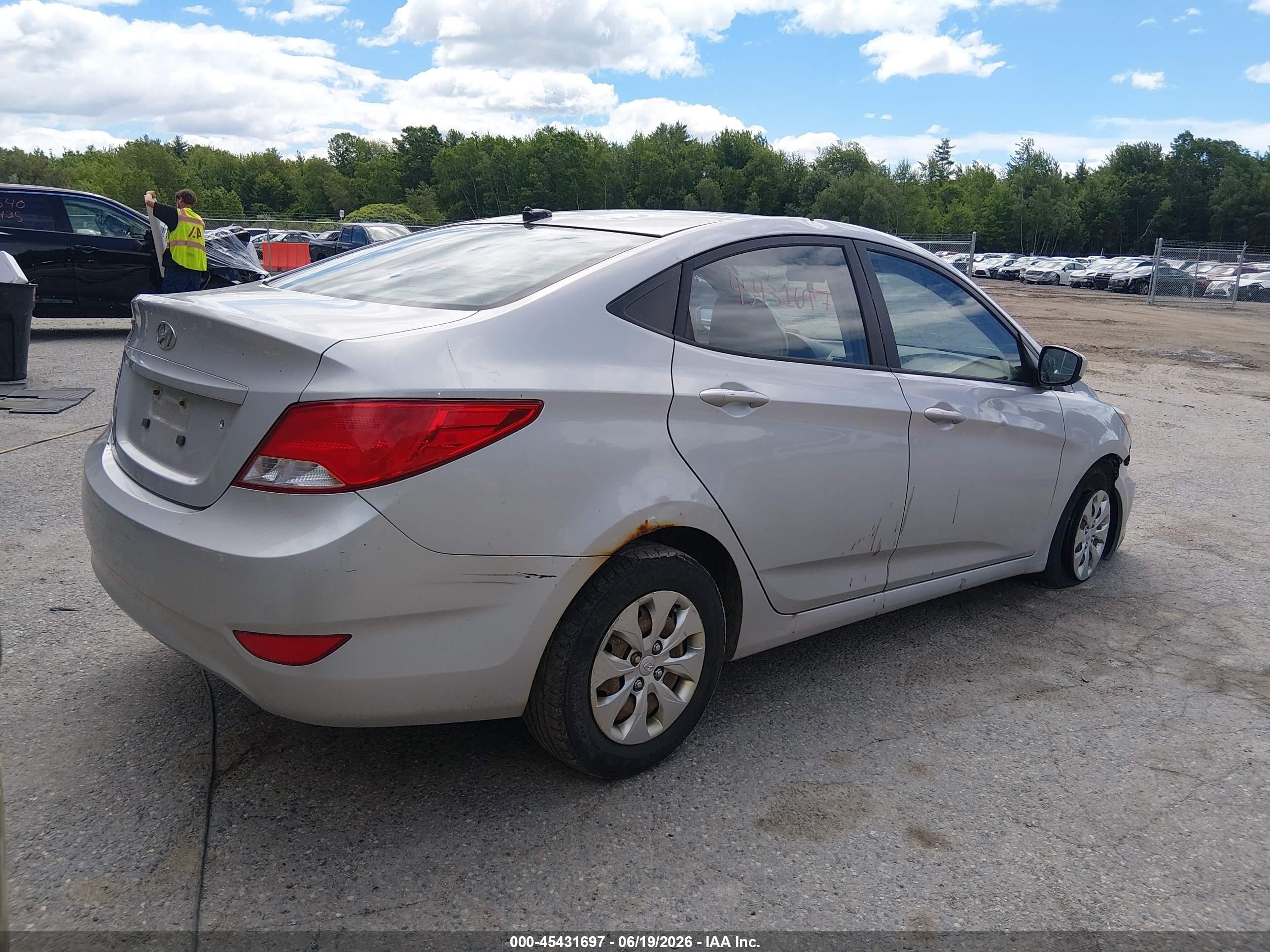 2015 Hyundai Accent Gls Silver vin: KMHCT4AE7FU908223