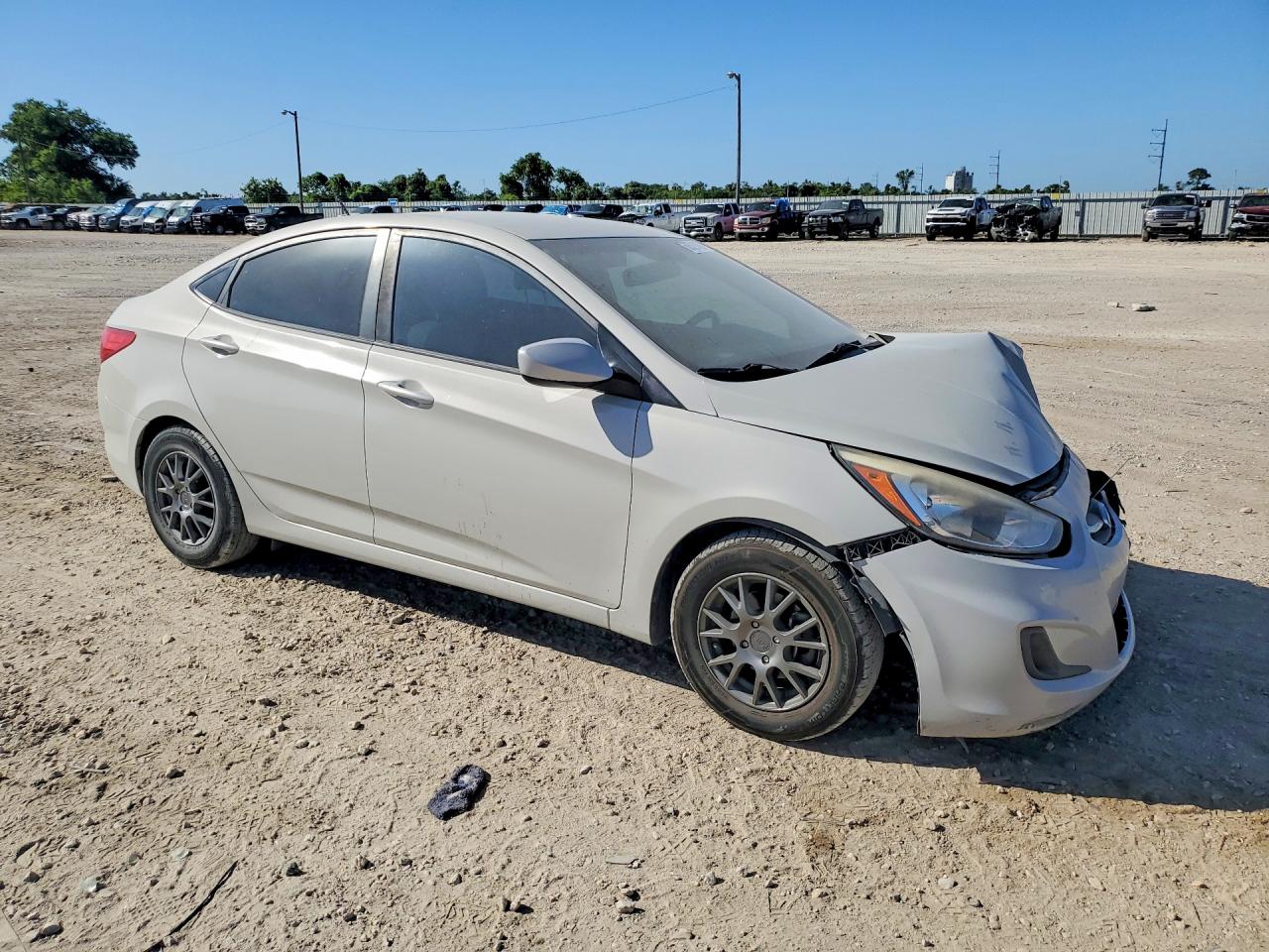 2016 Hyundai Accent Se Cream vin: KMHCT4AE7GU082328