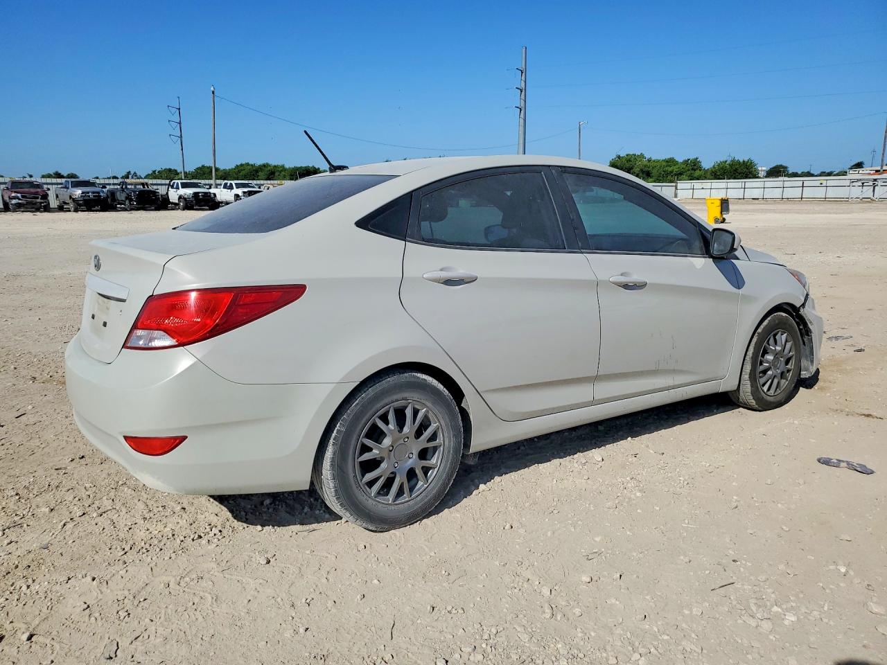 2016 Hyundai Accent Se Cream vin: KMHCT4AE7GU082328