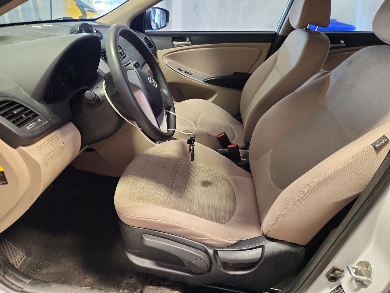 2017 Hyundai Accent Se White vin: KMHCT4AE7HU362204