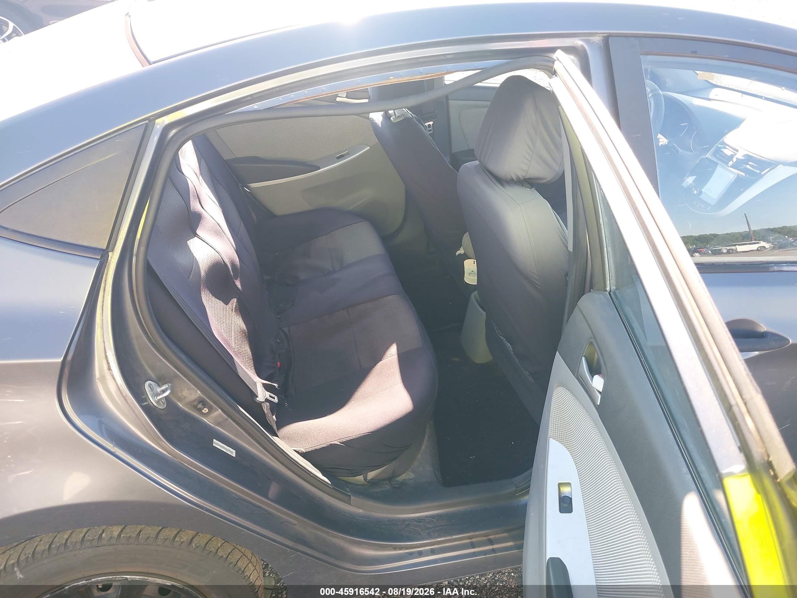 2012 Hyundai Accent Gls Gray vin: KMHCT4AE8CU051583