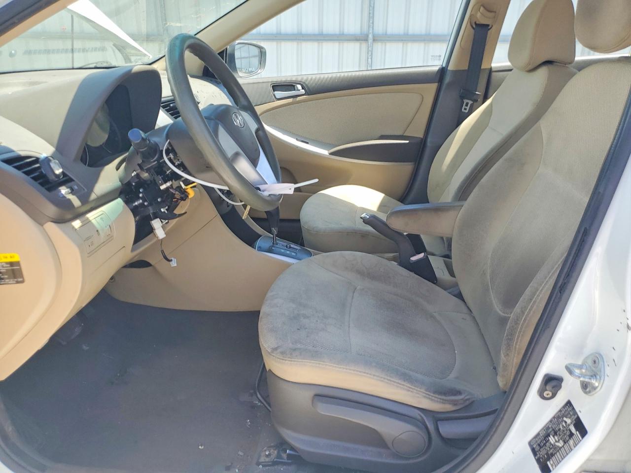 2012 Hyundai Accent Gls White vin: KMHCT4AE8CU054080