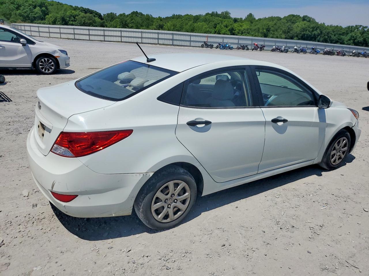 2012 Hyundai Accent Gls White vin: KMHCT4AE8CU054080