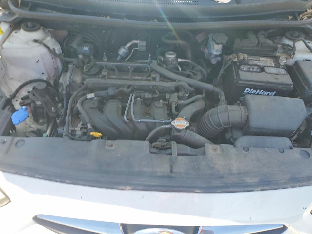 2012 Hyundai Accent Gls White vin: KMHCT4AE8CU054080