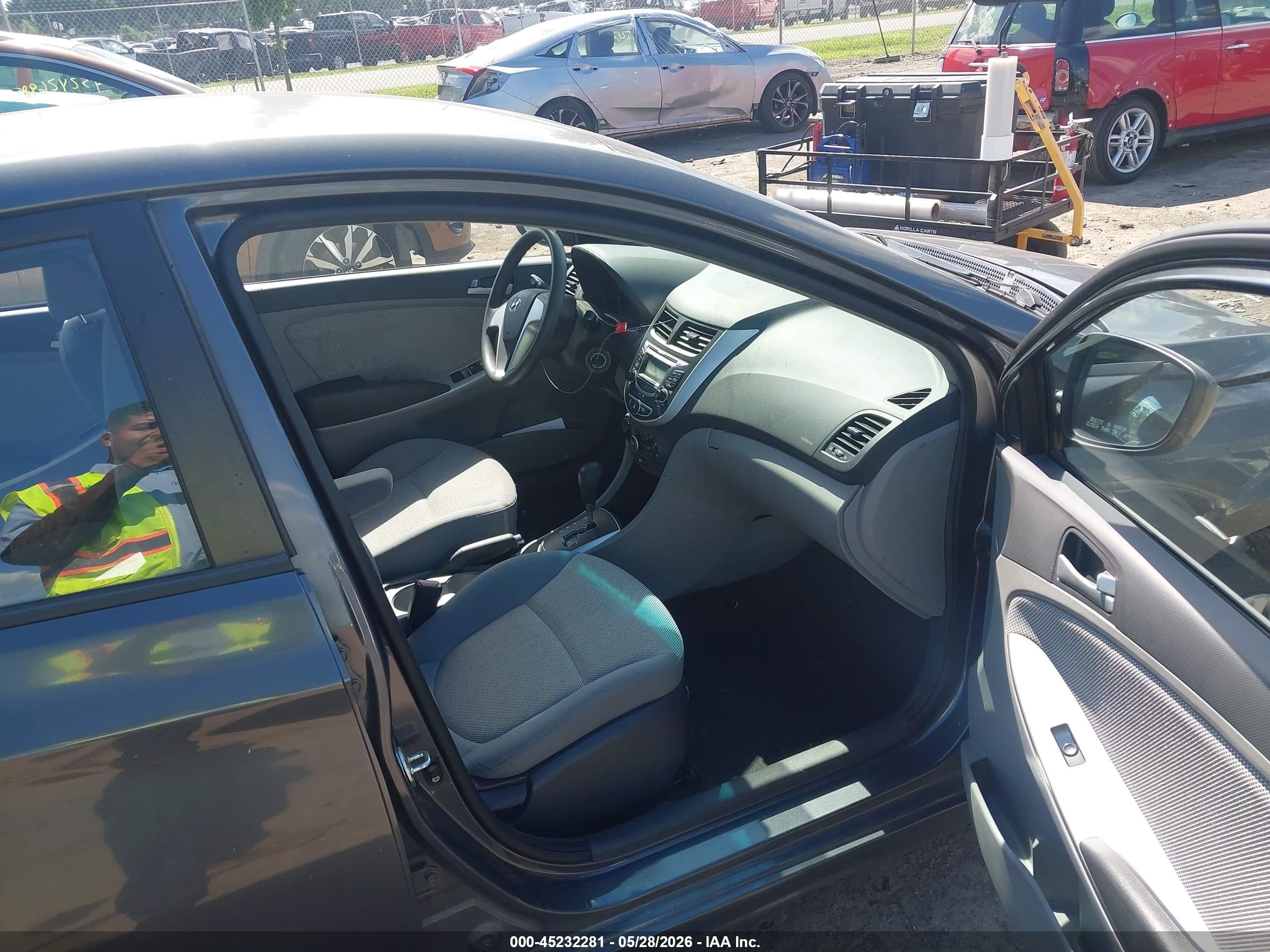 2012 Hyundai Accent Gls Gray vin: KMHCT4AE8CU081456