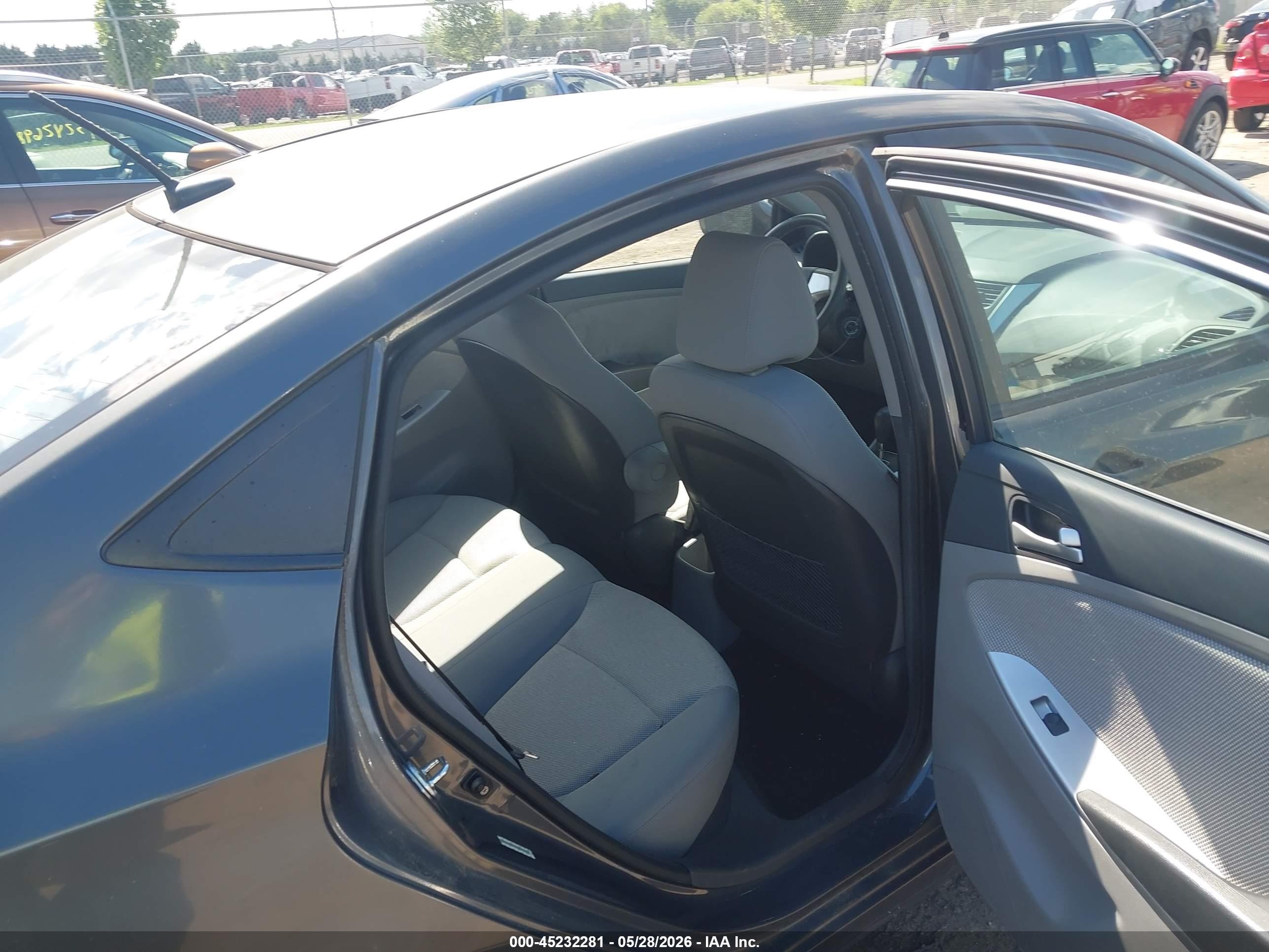 2012 Hyundai Accent Gls Gray vin: KMHCT4AE8CU081456