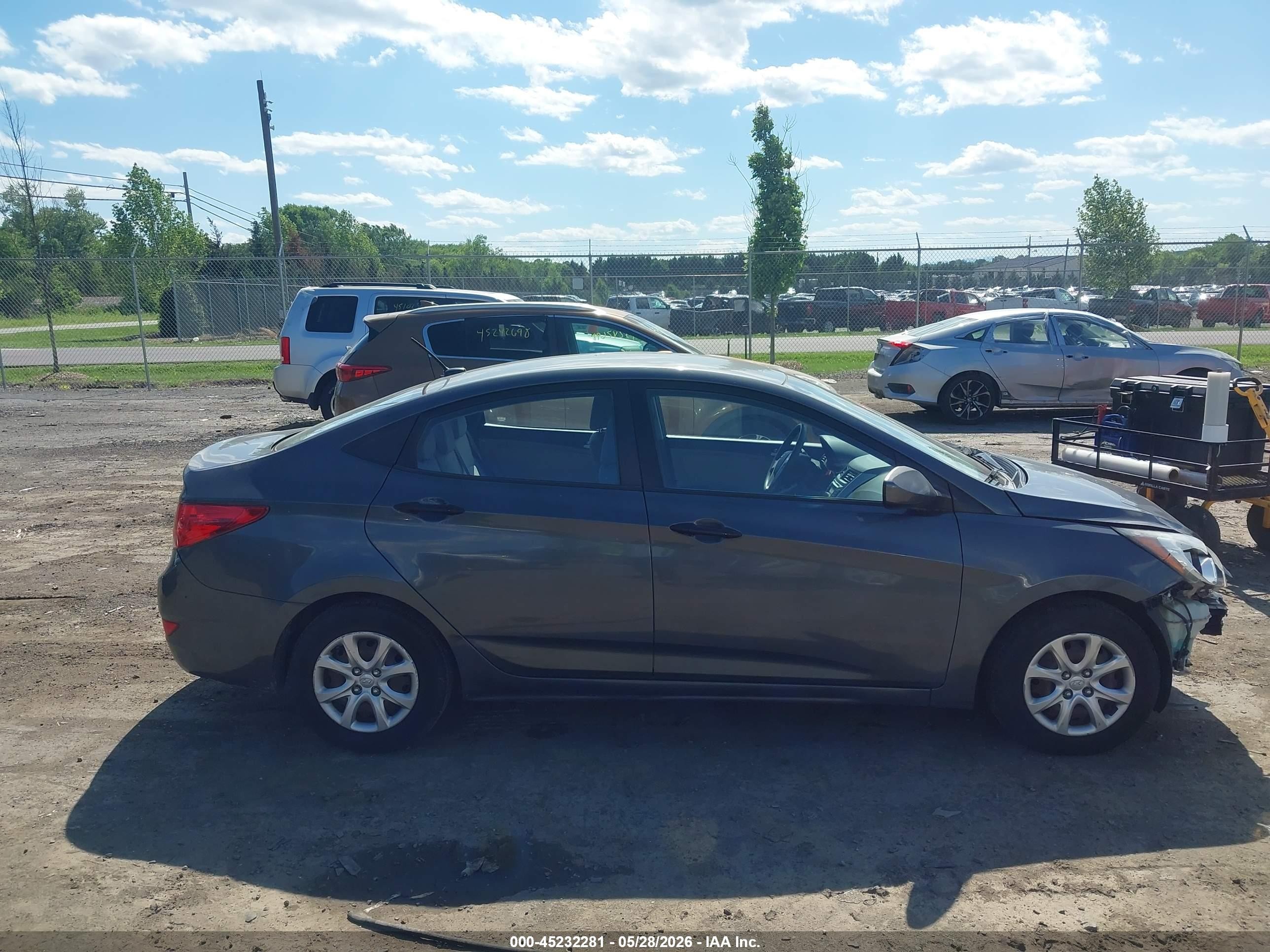 2012 Hyundai Accent Gls Gray vin: KMHCT4AE8CU081456
