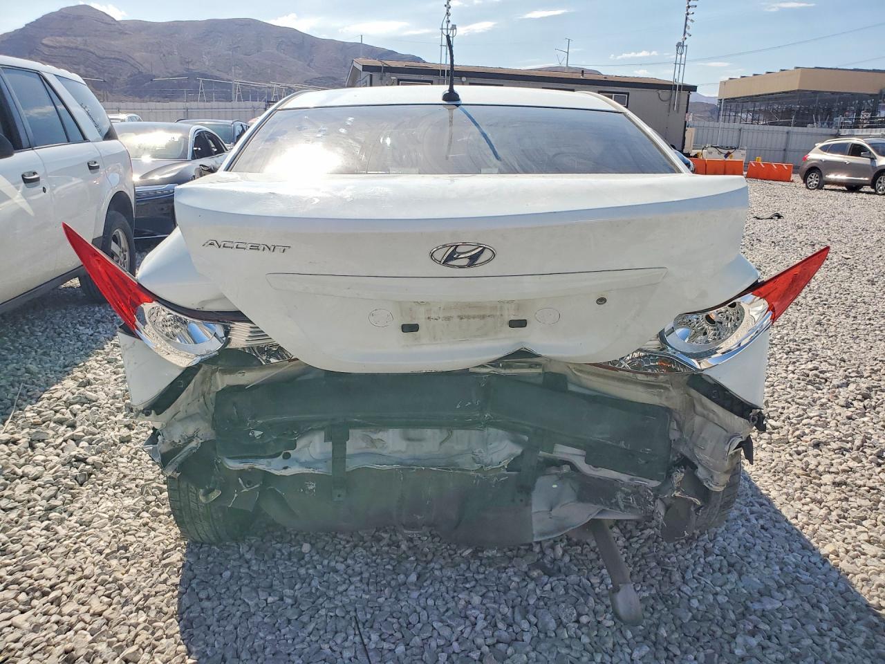 2012 Hyundai Accent Gls White vin: KMHCT4AE8CU116223