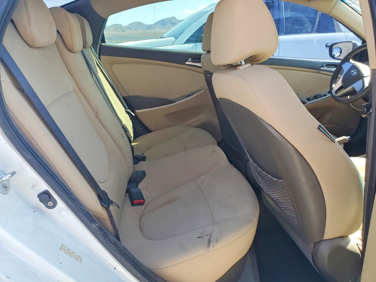 2012 Hyundai Accent Gls White vin: KMHCT4AE8CU116223