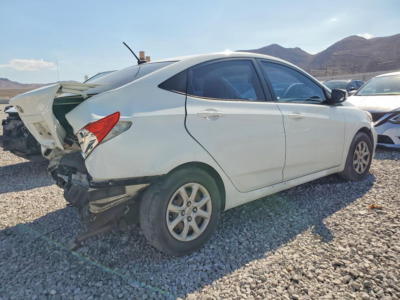 2012 Hyundai Accent Gls White vin: KMHCT4AE8CU116223