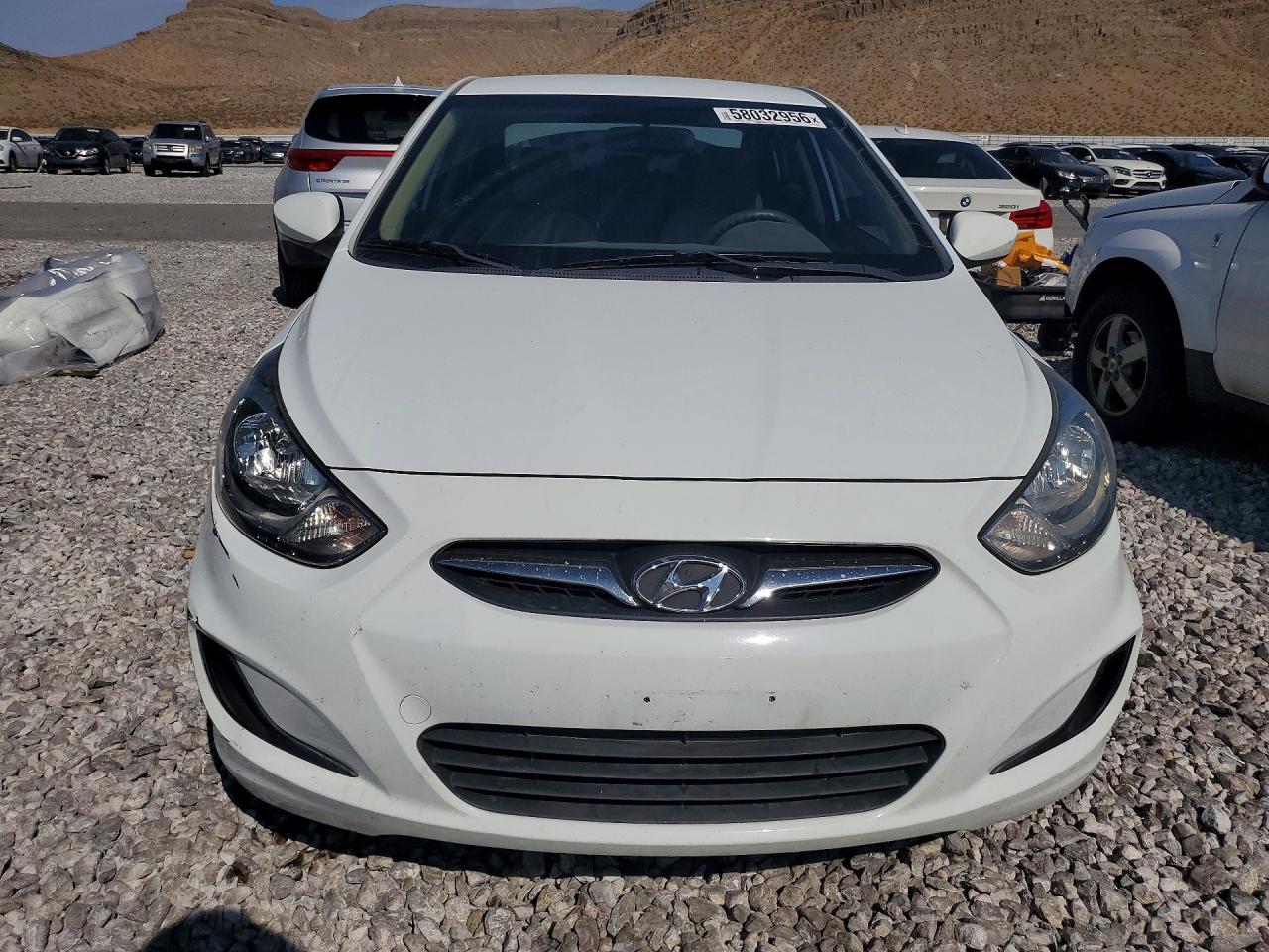 2012 Hyundai Accent Gls White vin: KMHCT4AE8CU116223