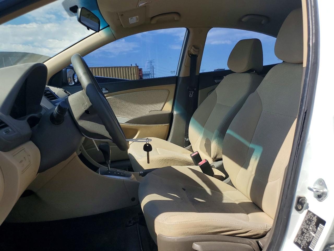 2012 Hyundai Accent Gls White vin: KMHCT4AE8CU116223