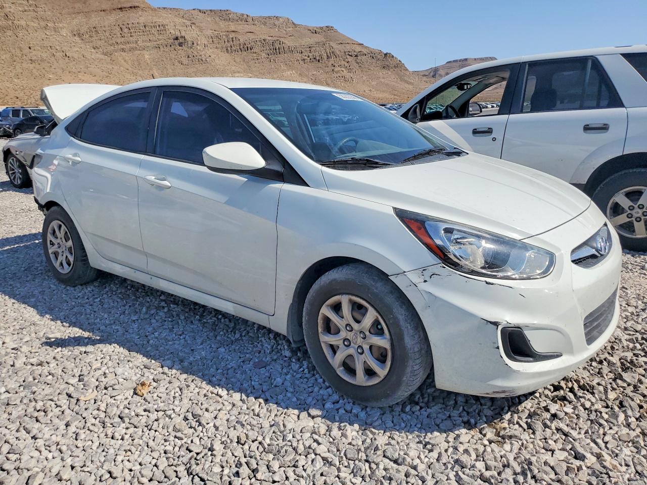2012 Hyundai Accent Gls White vin: KMHCT4AE8CU116223