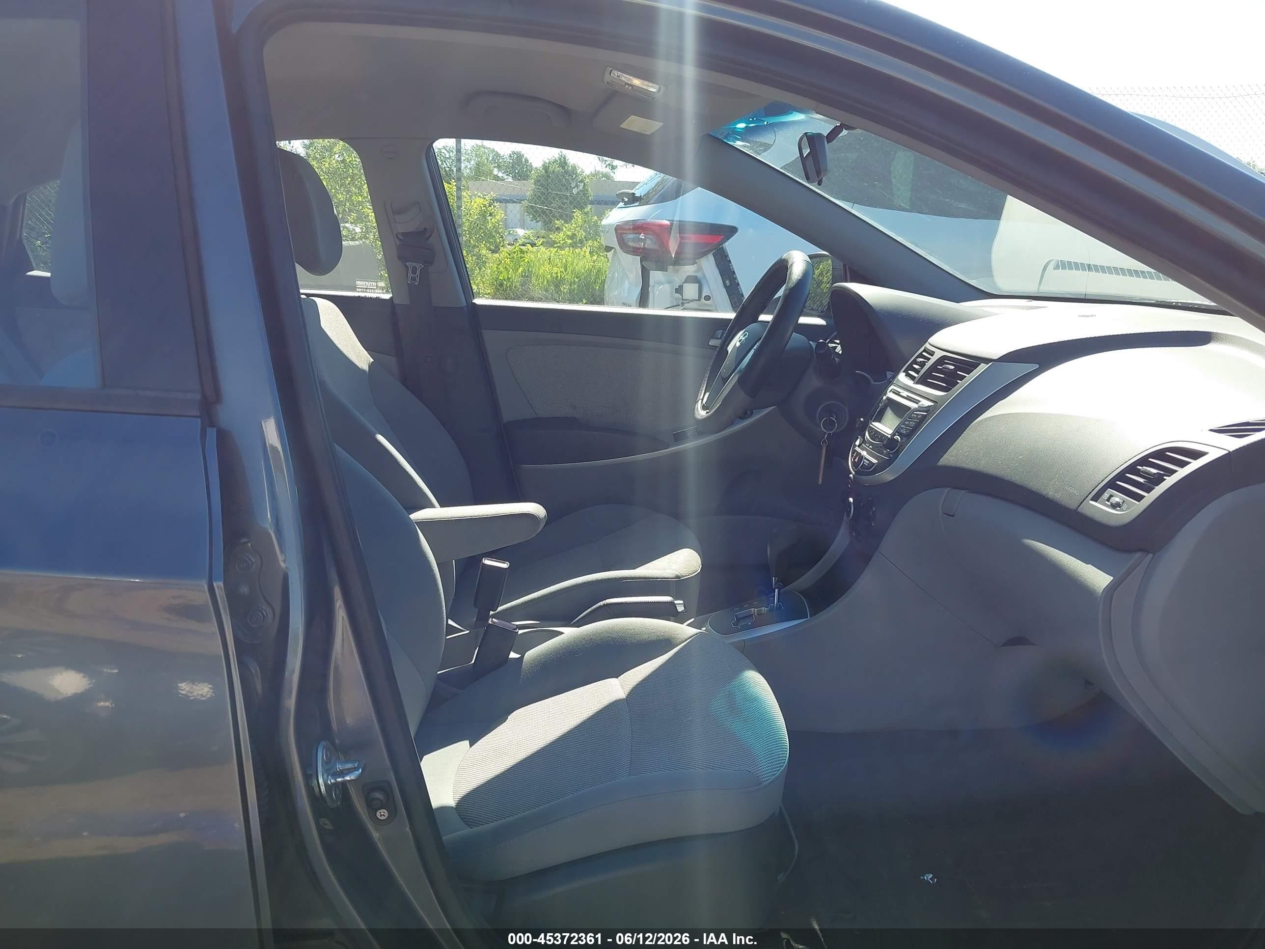 2012 Hyundai Accent Gls Gray vin: KMHCT4AE8CU208660