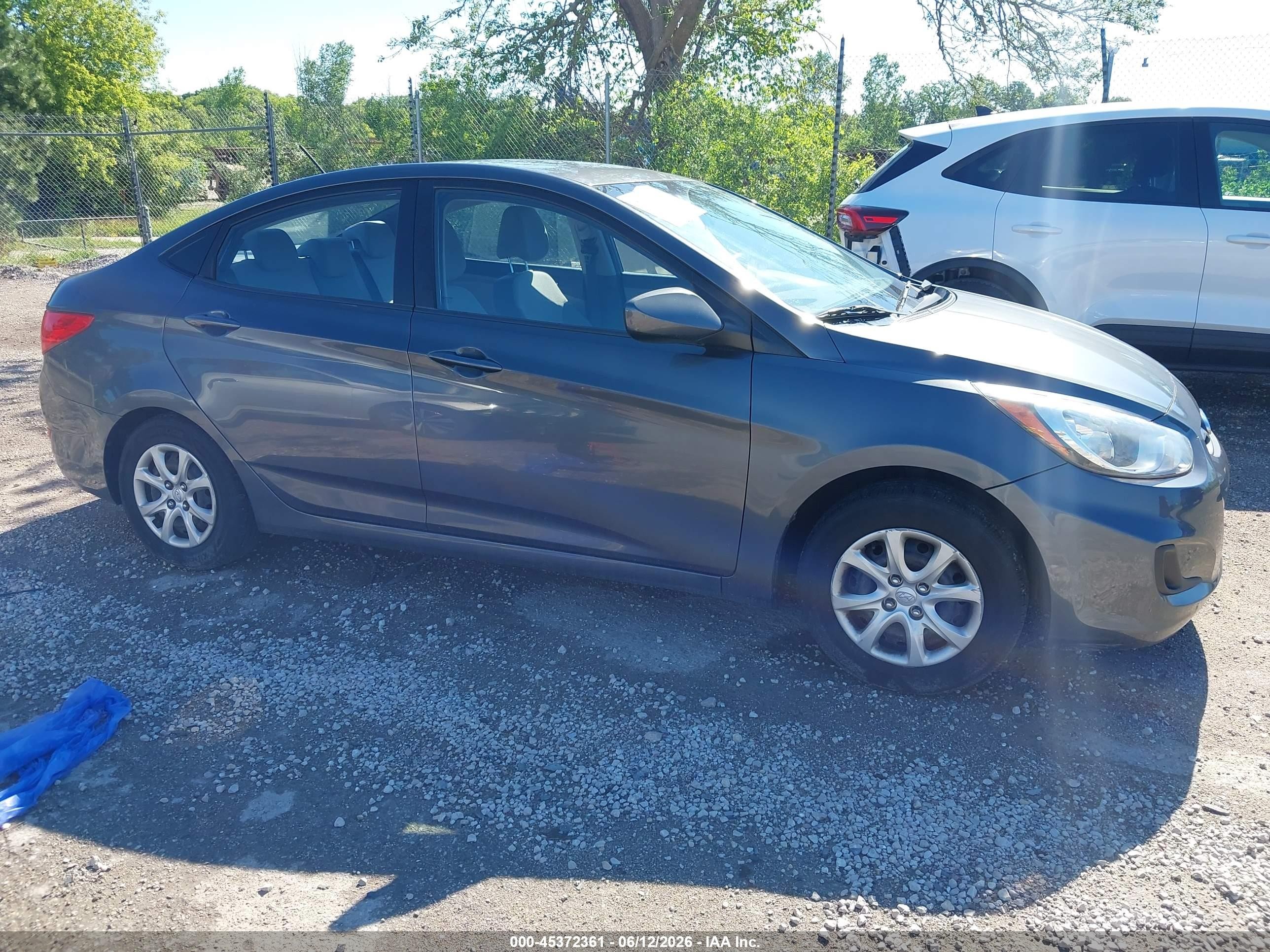 2012 Hyundai Accent Gls Gray vin: KMHCT4AE8CU208660
