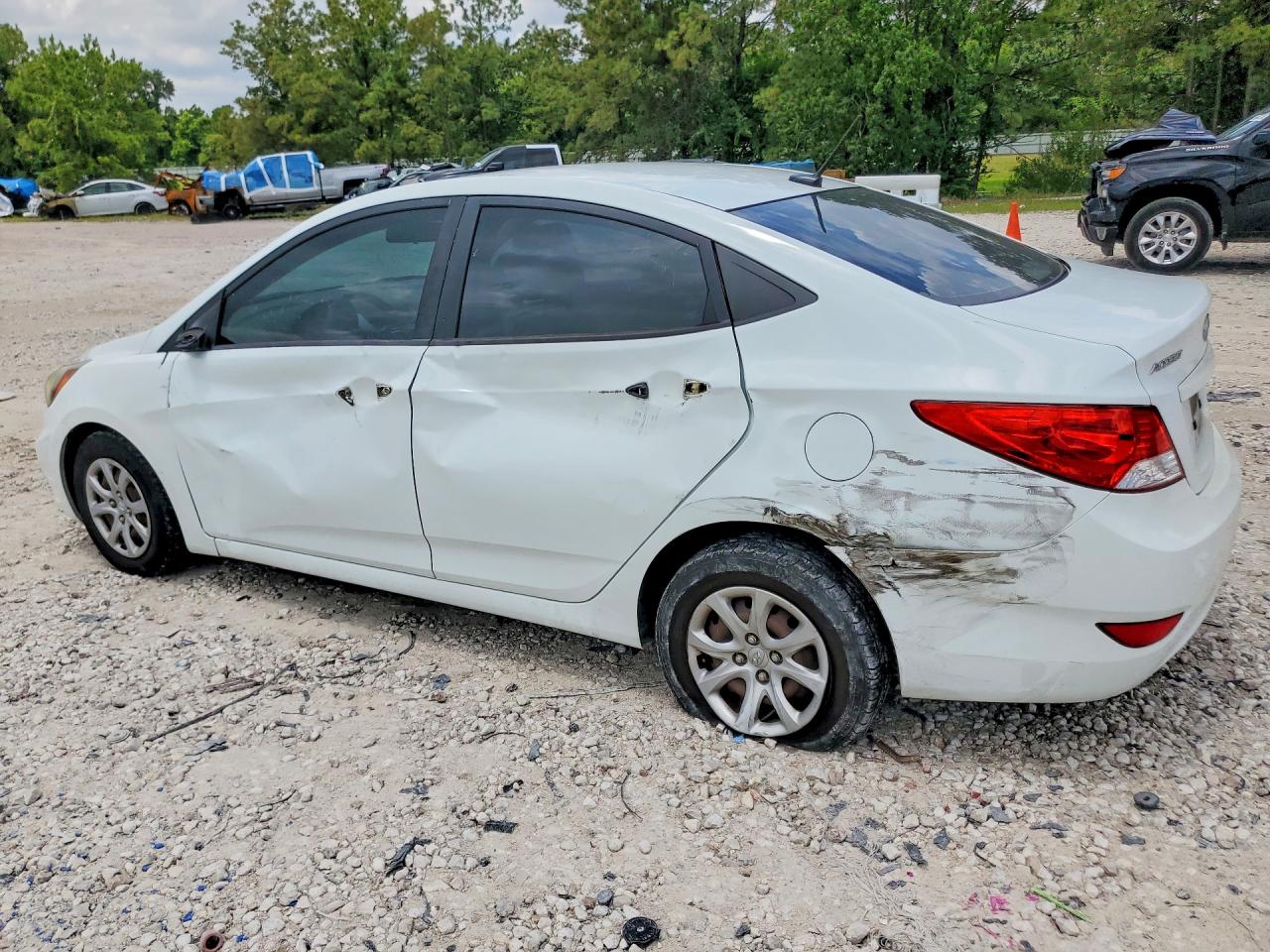 2012 Hyundai Accent Gls White vin: KMHCT4AE8CU241352