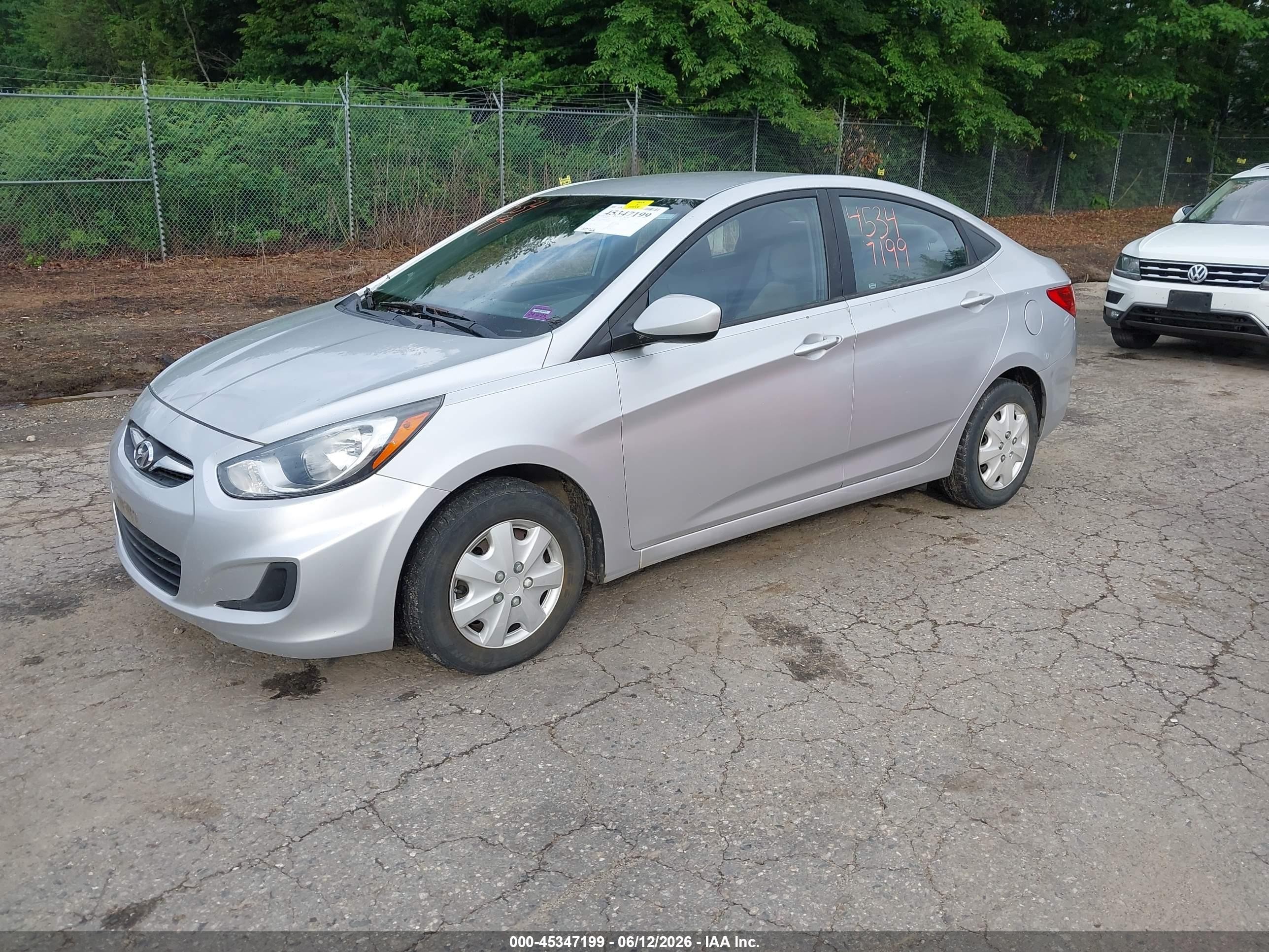 2013 Hyundai Accent Gls Silver vin: KMHCT4AE8DU298152