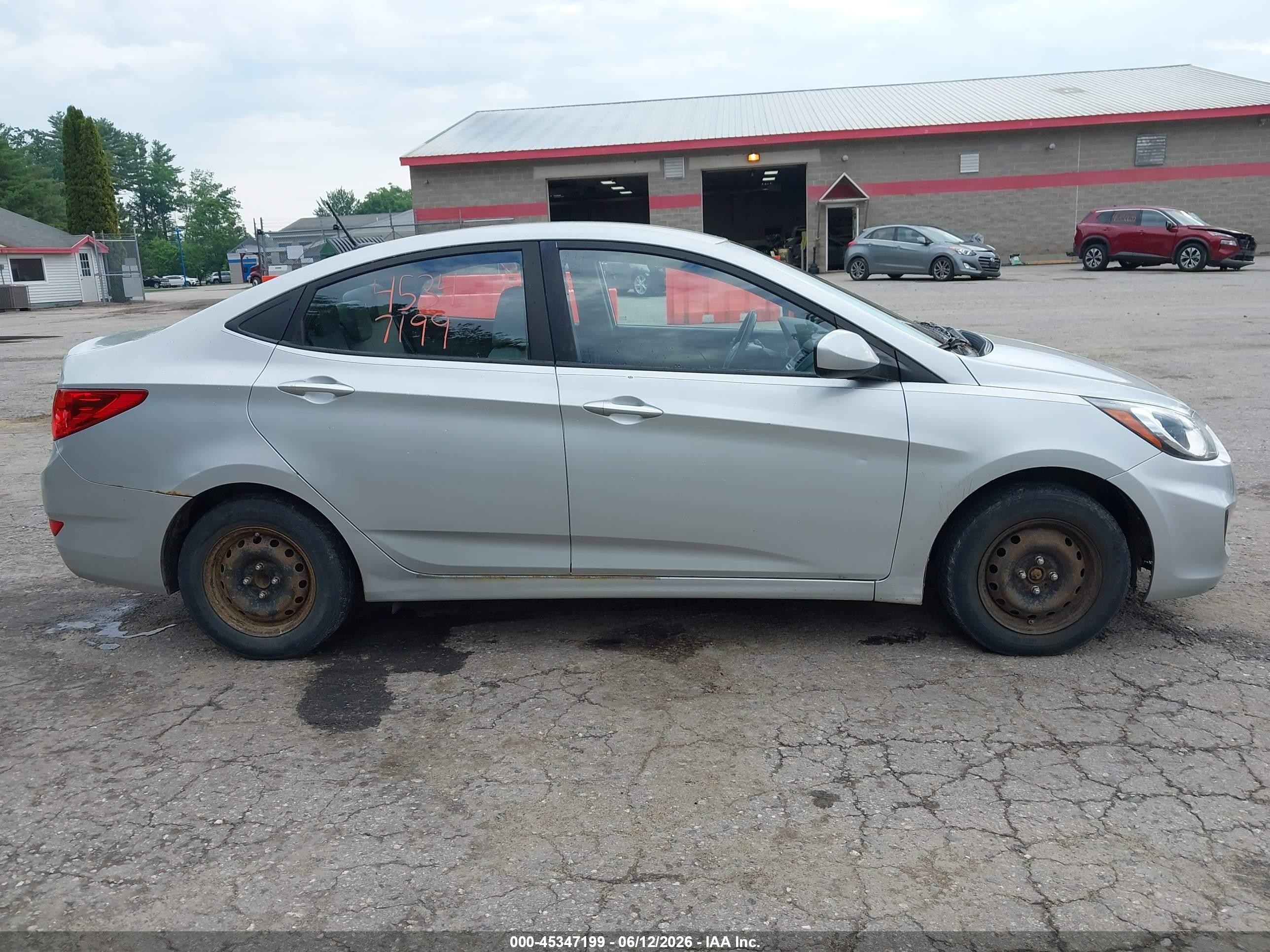 2013 Hyundai Accent Gls Silver vin: KMHCT4AE8DU298152