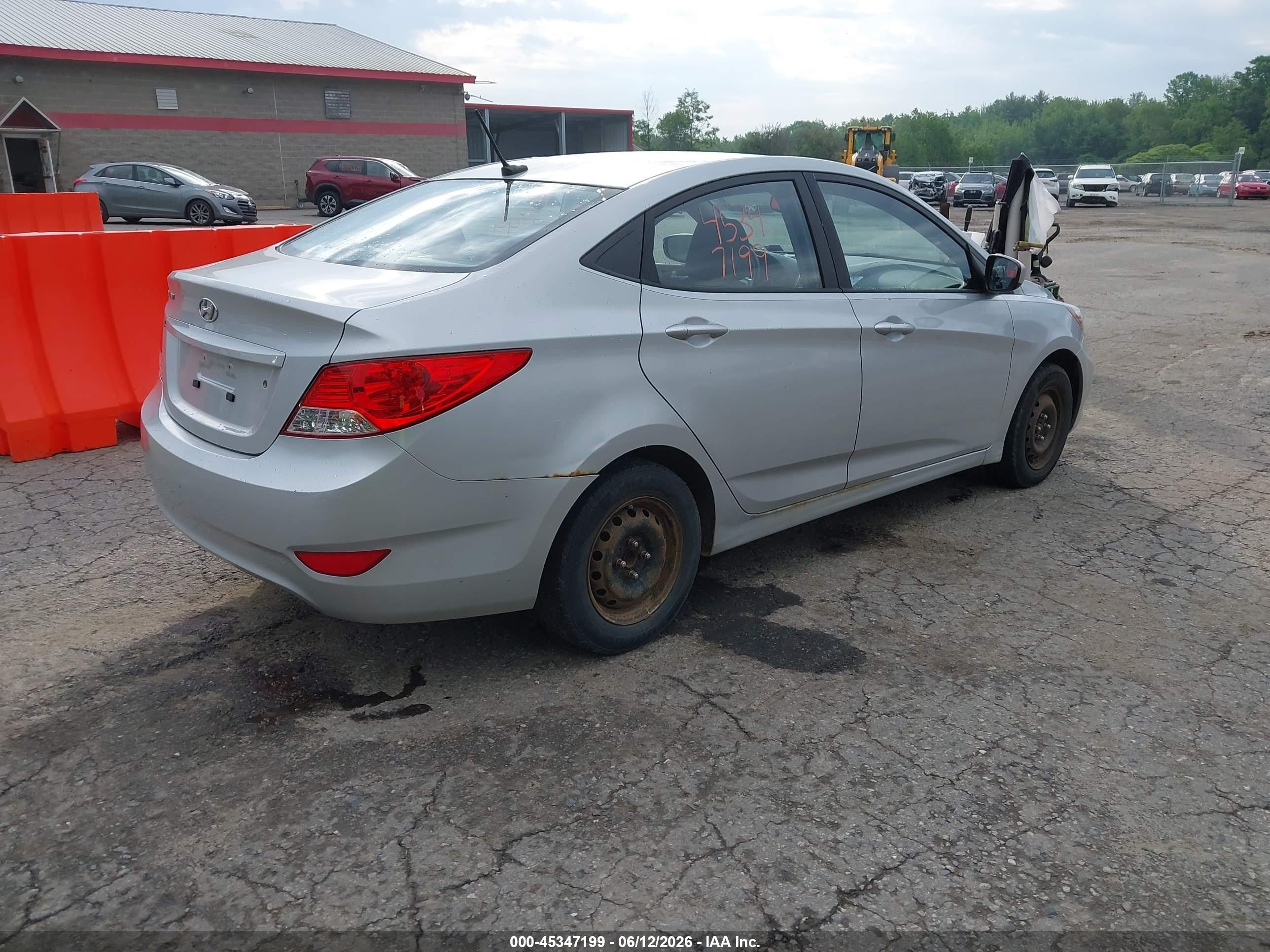 2013 Hyundai Accent Gls Silver vin: KMHCT4AE8DU298152