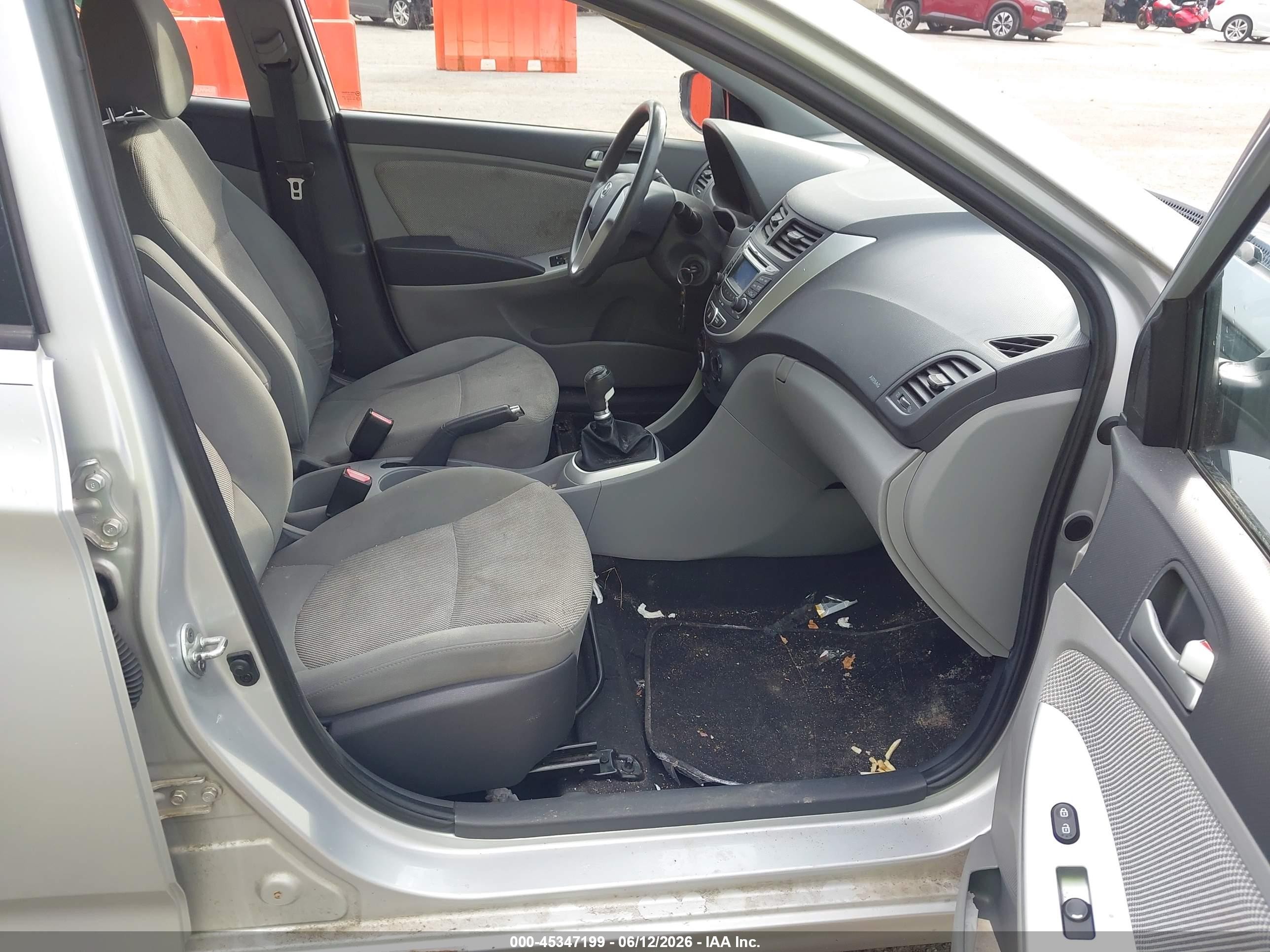 2013 Hyundai Accent Gls Silver vin: KMHCT4AE8DU298152